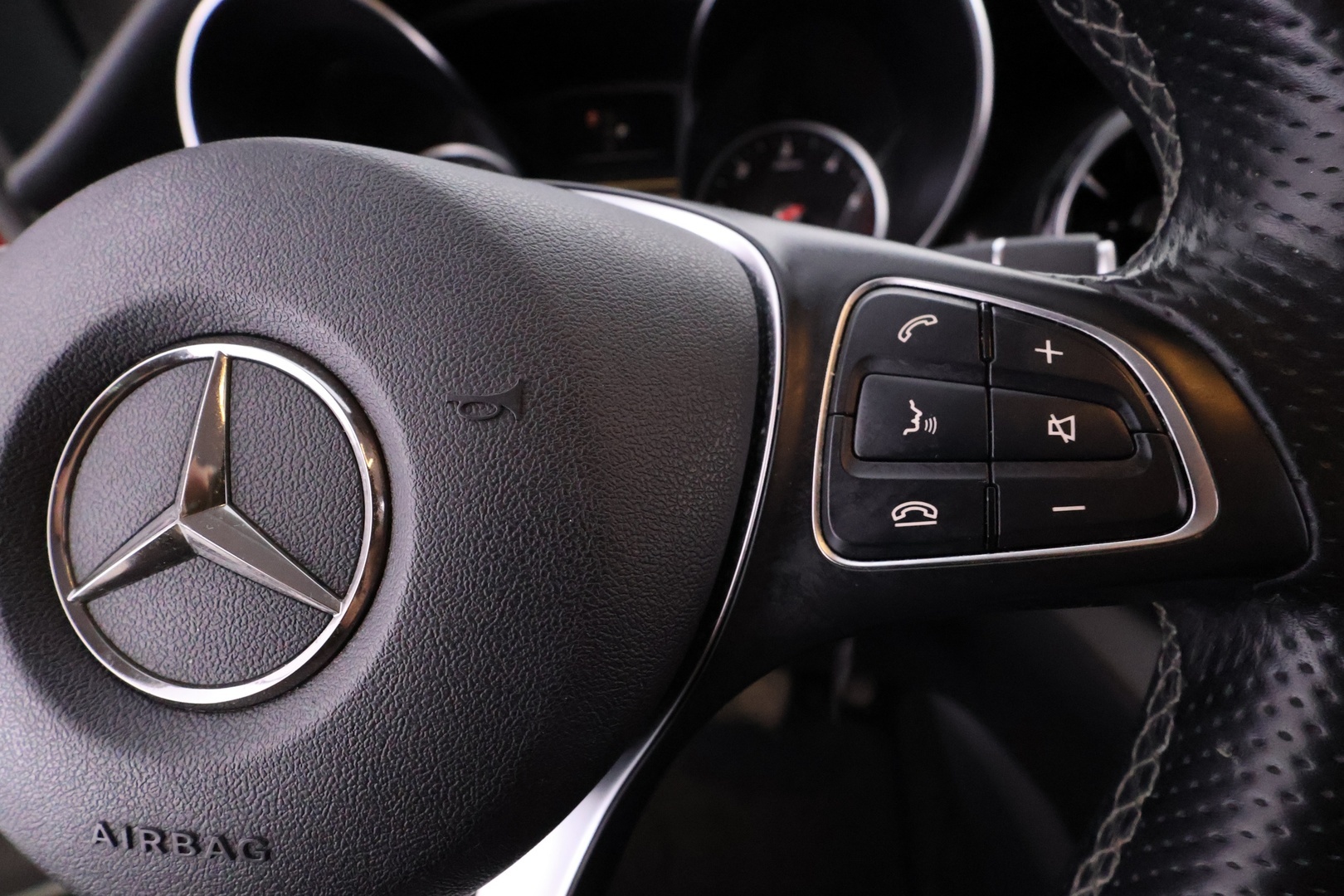 MERCEDES-BENZ V 33
