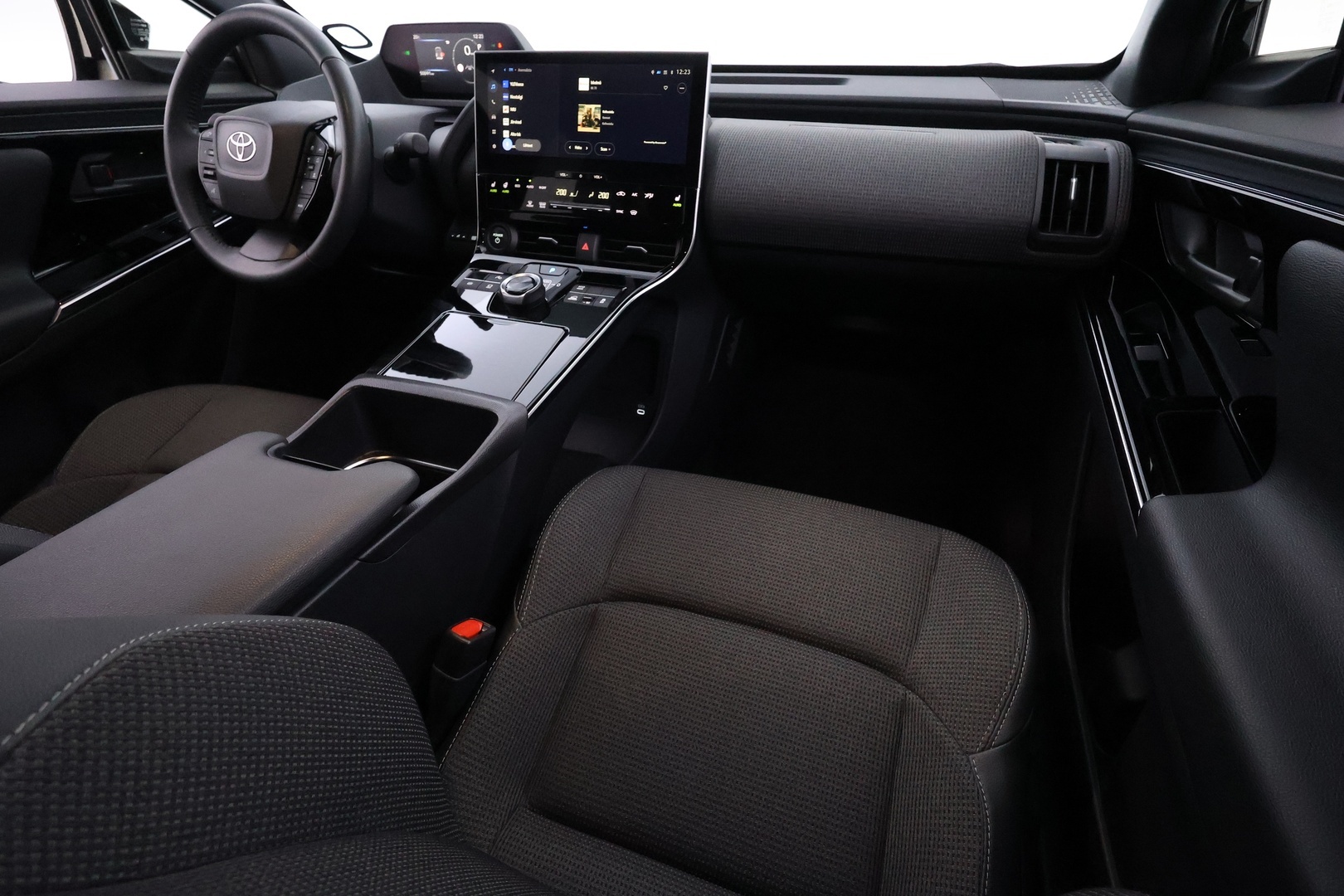TOYOTA BZ4X 23