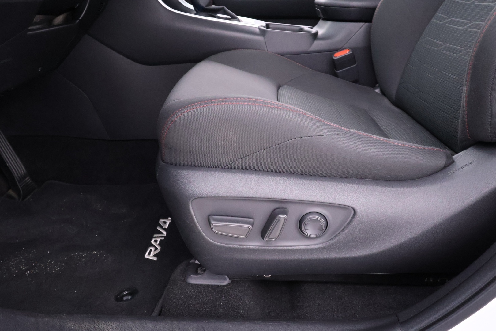 TOYOTA RAV4 PLUG-IN 28