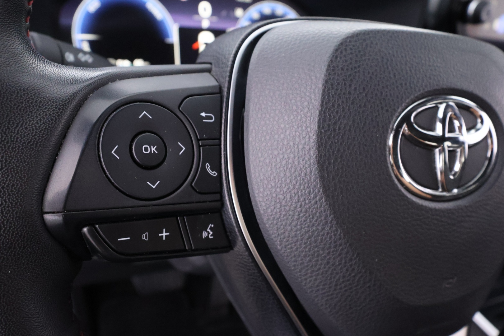 TOYOTA RAV4 PLUG-IN 32