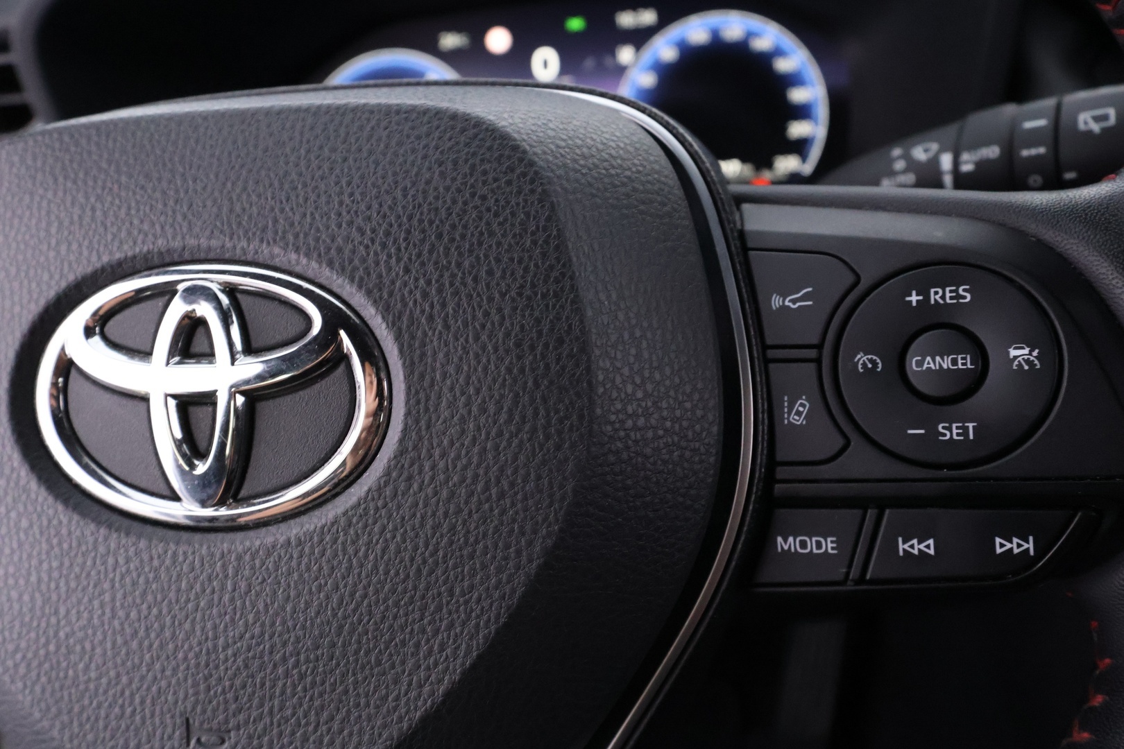 TOYOTA RAV4 PLUG-IN 33