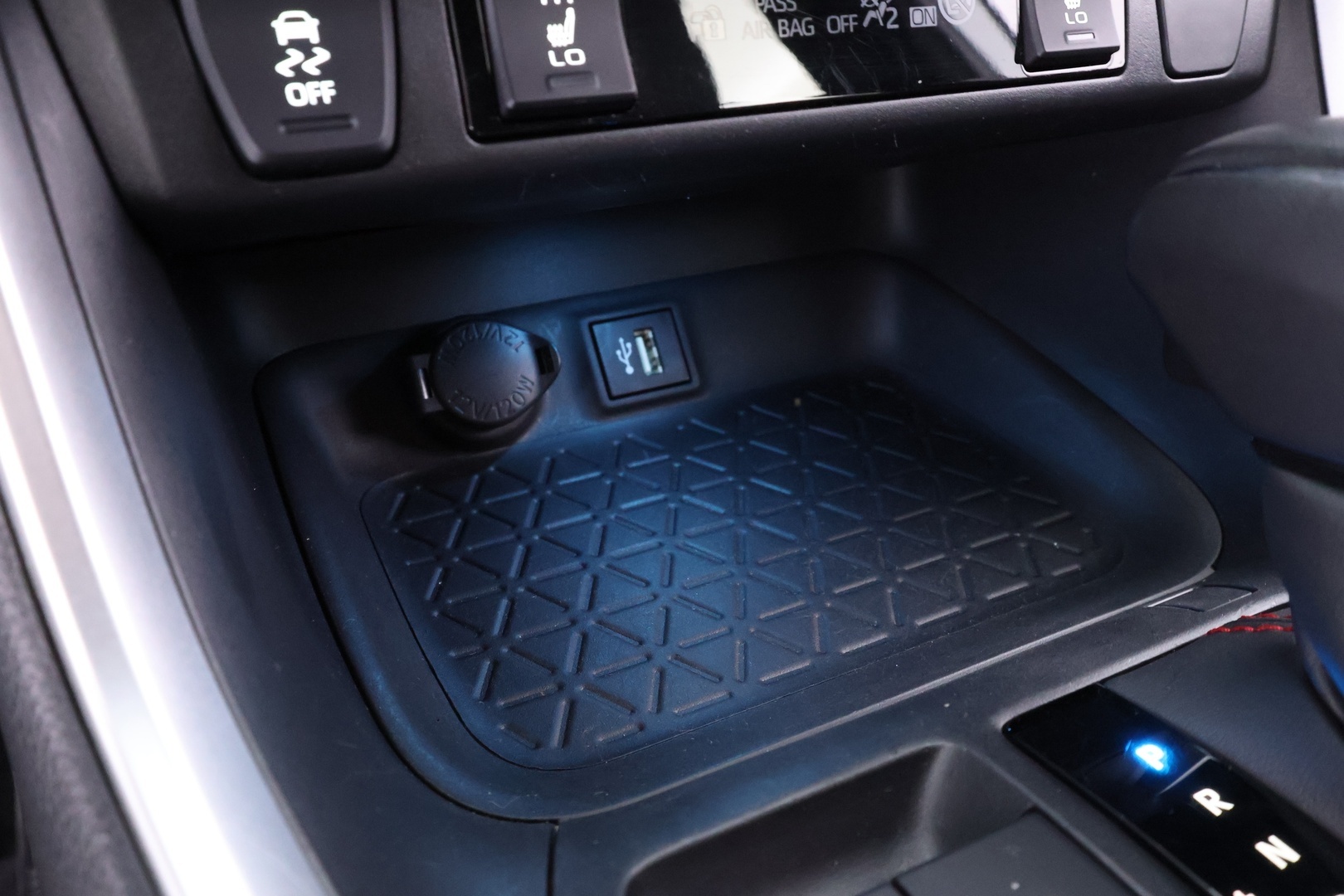 TOYOTA RAV4 PLUG-IN 40