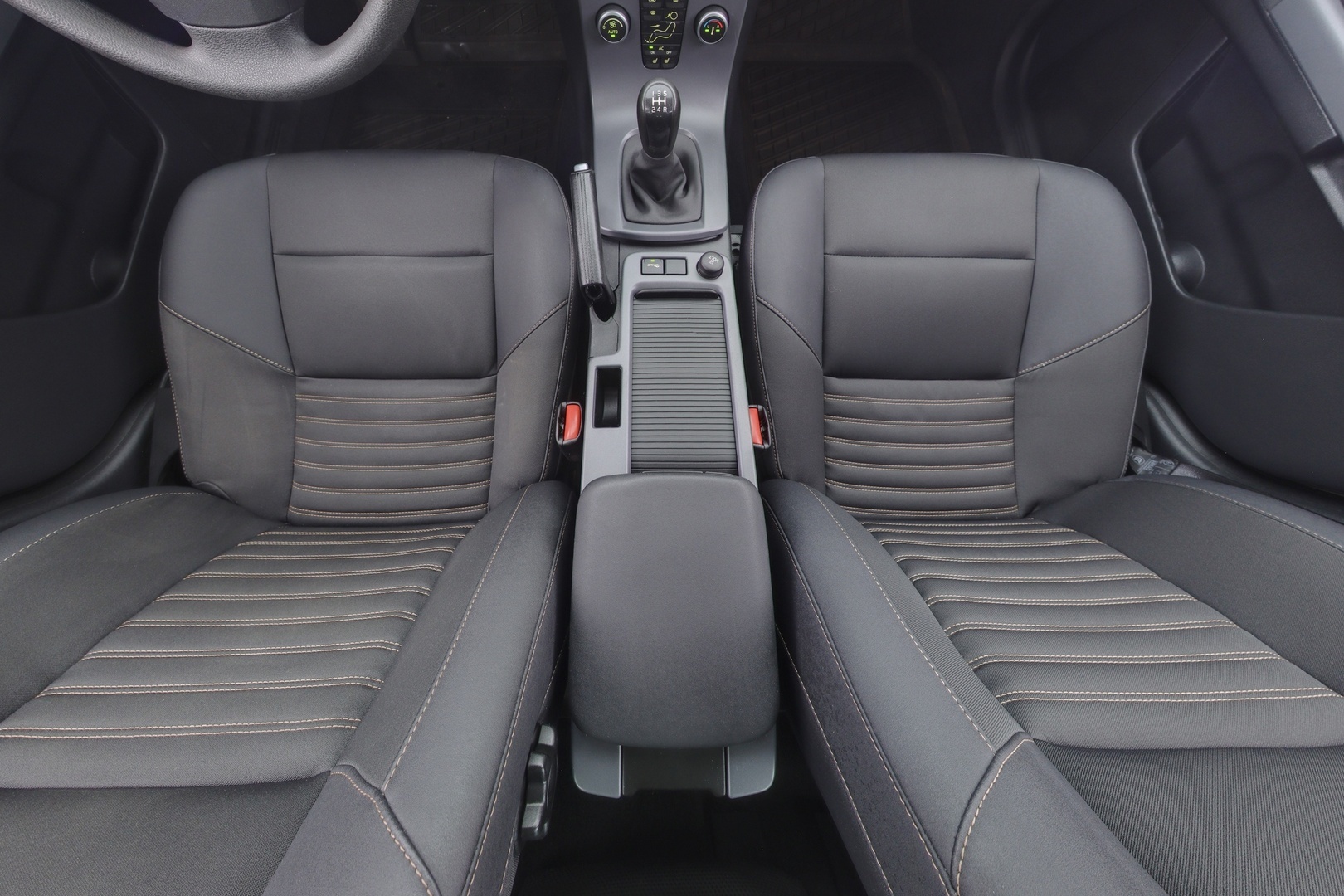 VOLVO V50 12
