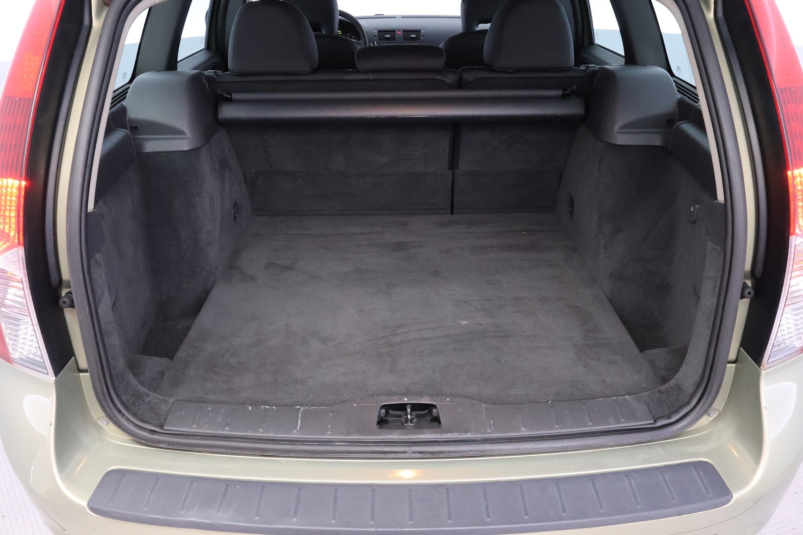 VOLVO V50 14