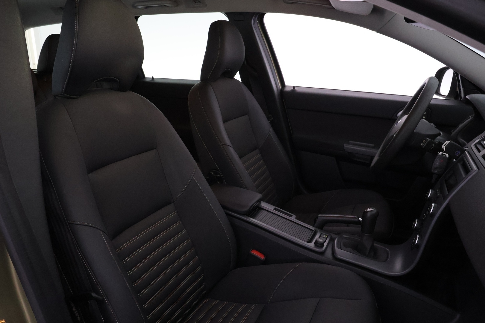 VOLVO V50 17