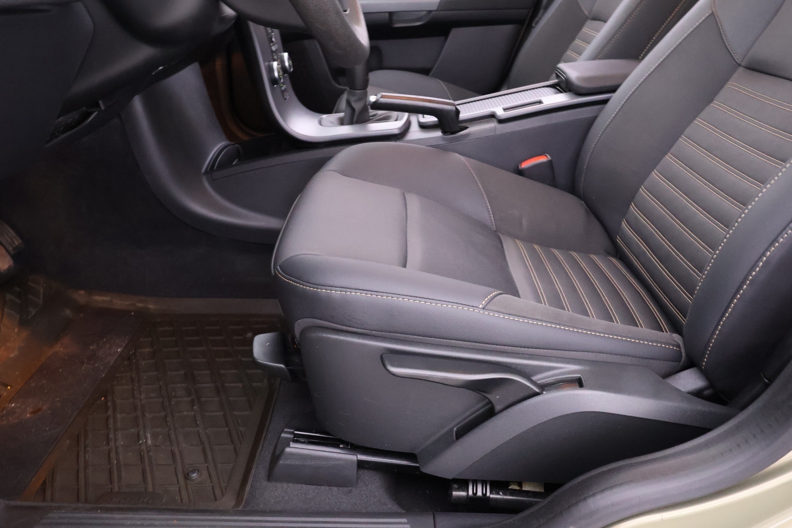 VOLVO V50 20