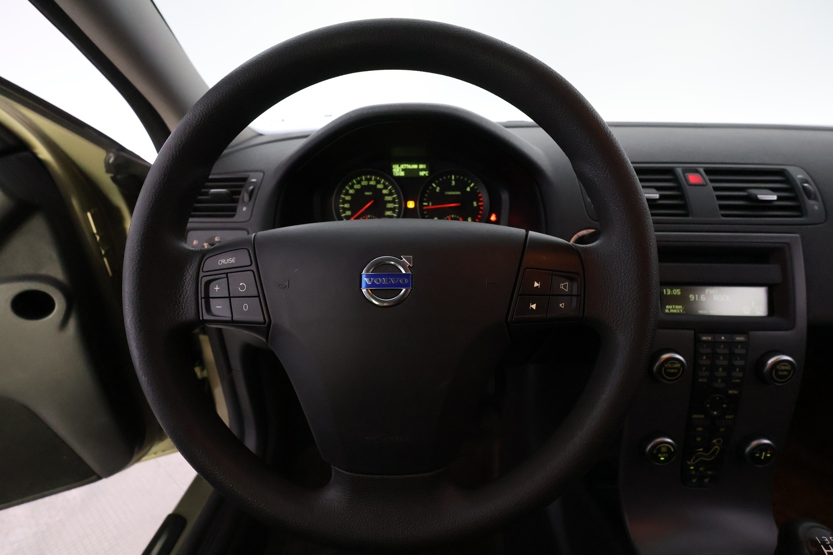 VOLVO V50 24