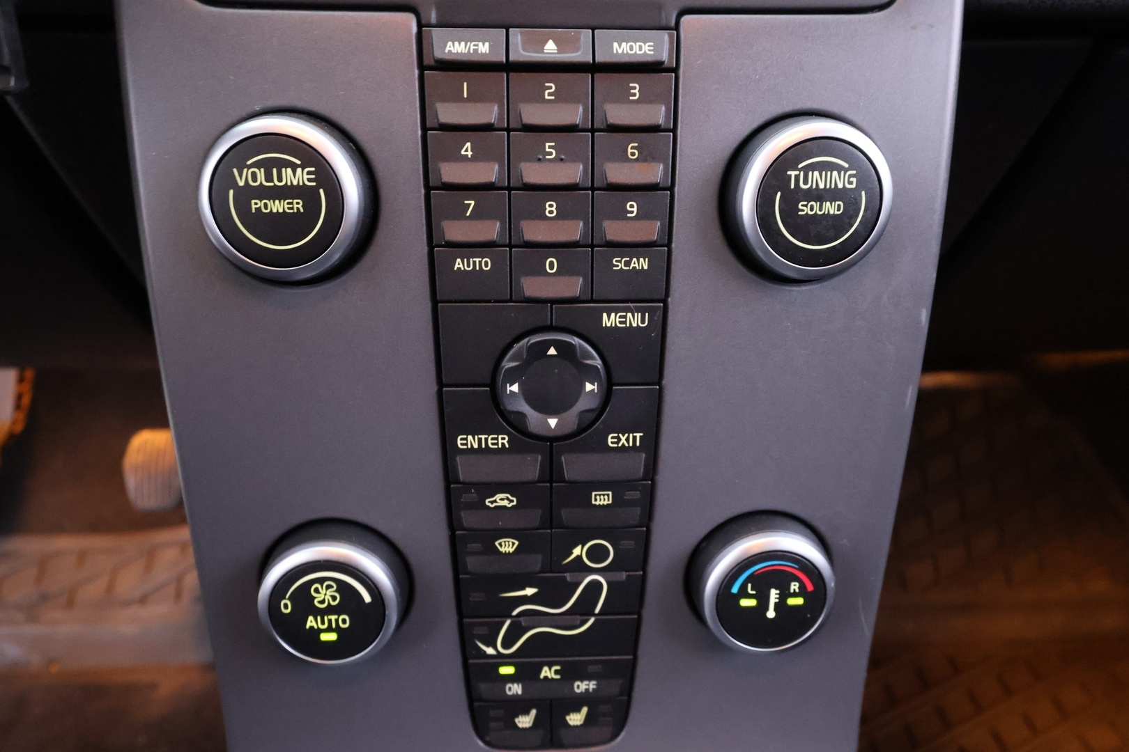 VOLVO V50 27