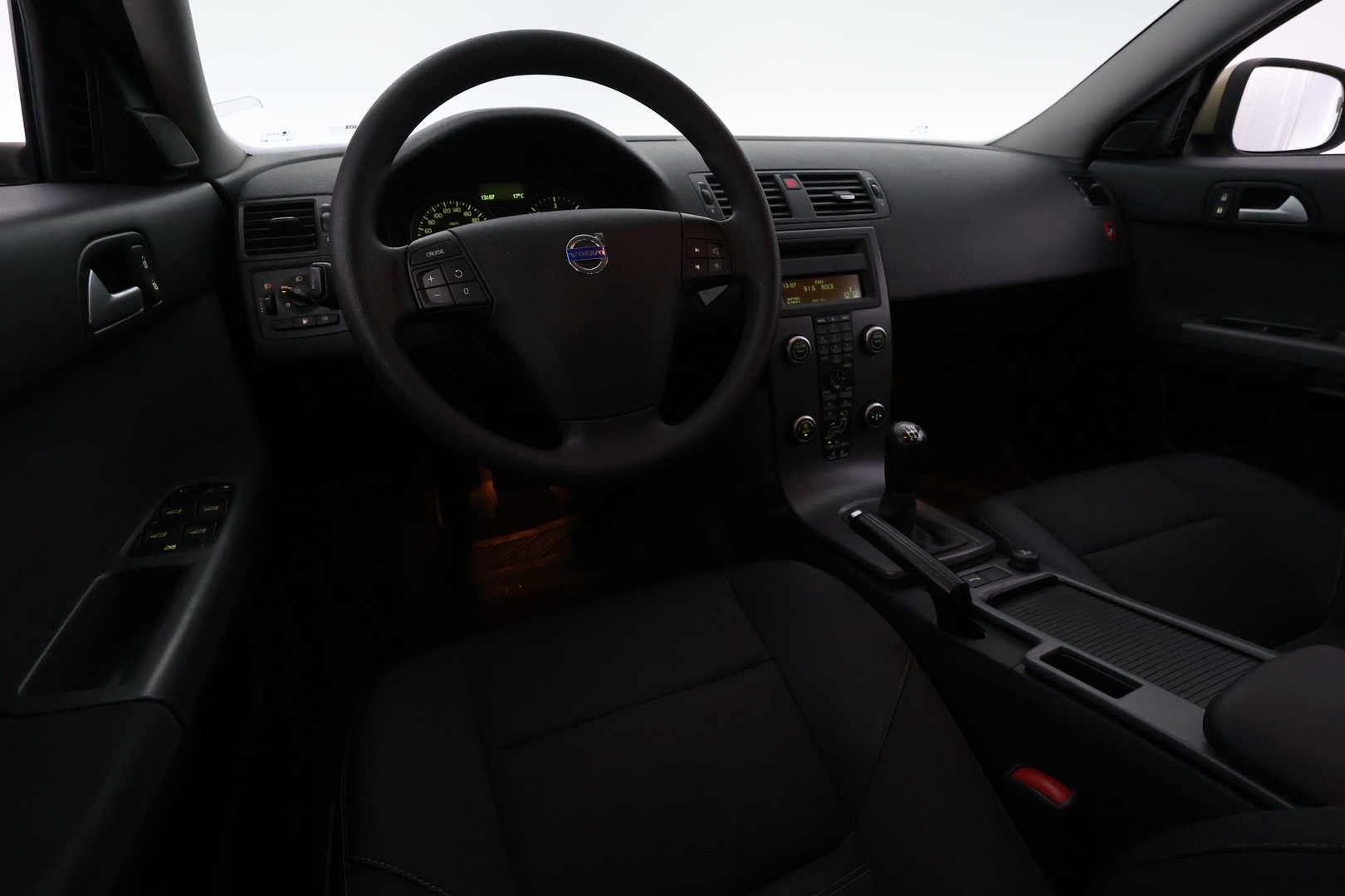 VOLVO V50 30