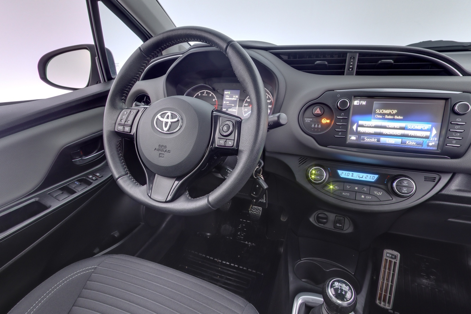TOYOTA Yaris 11
