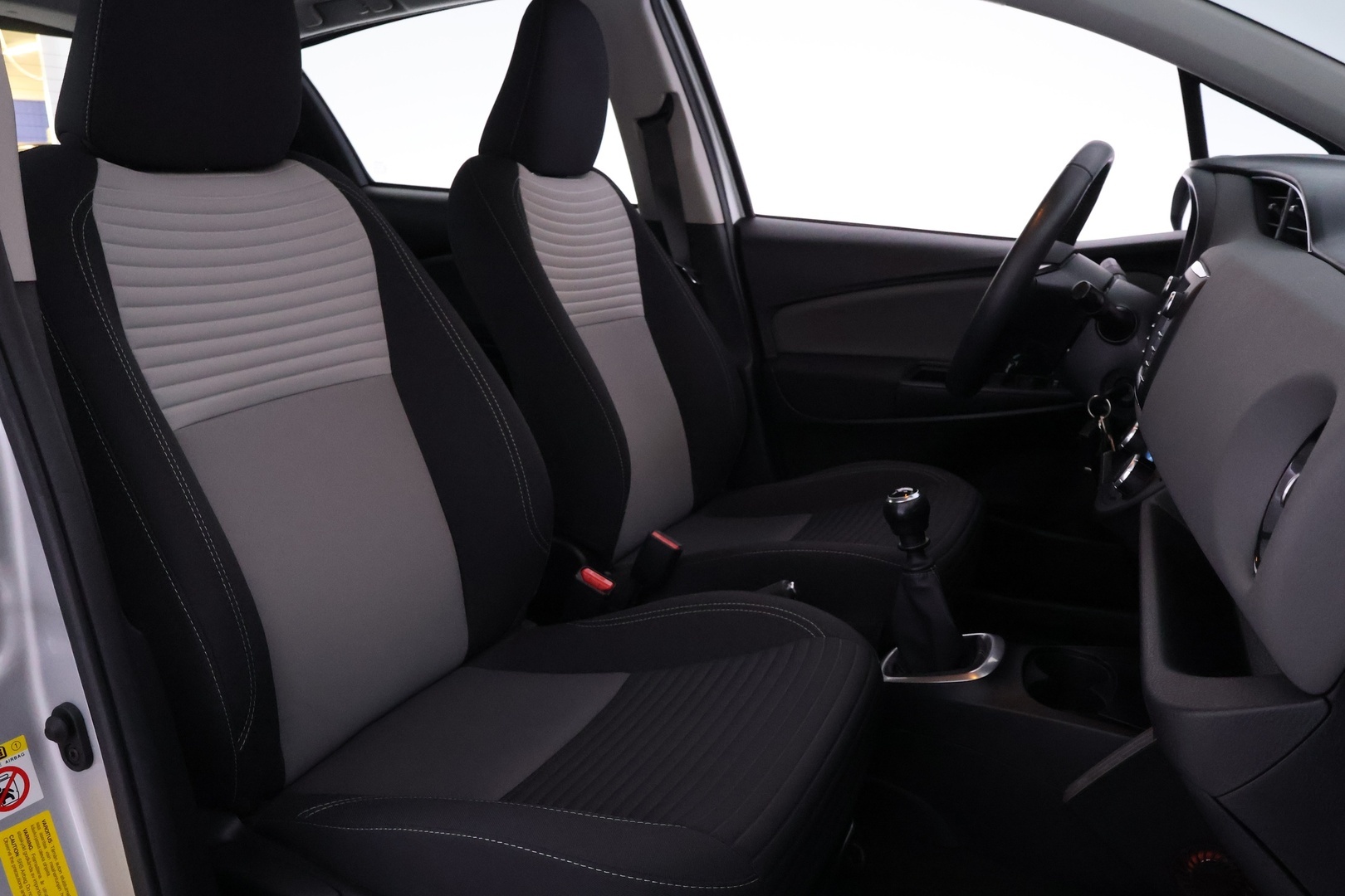 TOYOTA Yaris 17