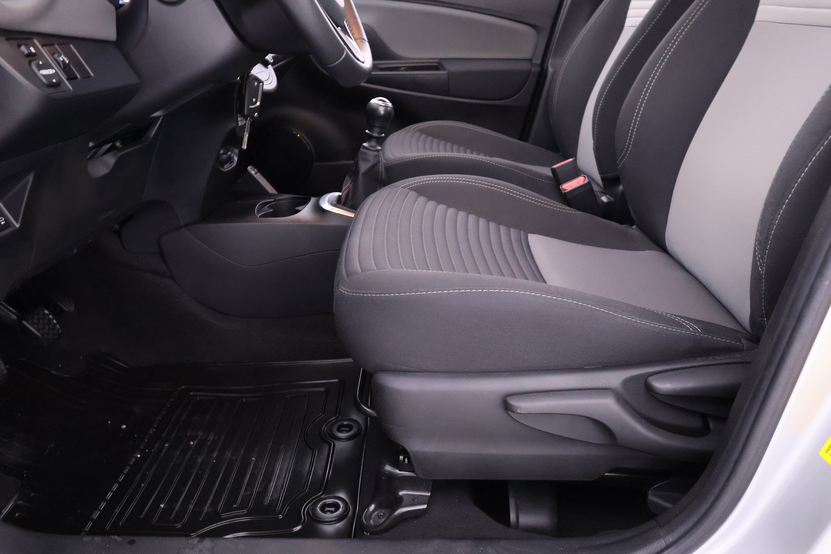 TOYOTA Yaris 24