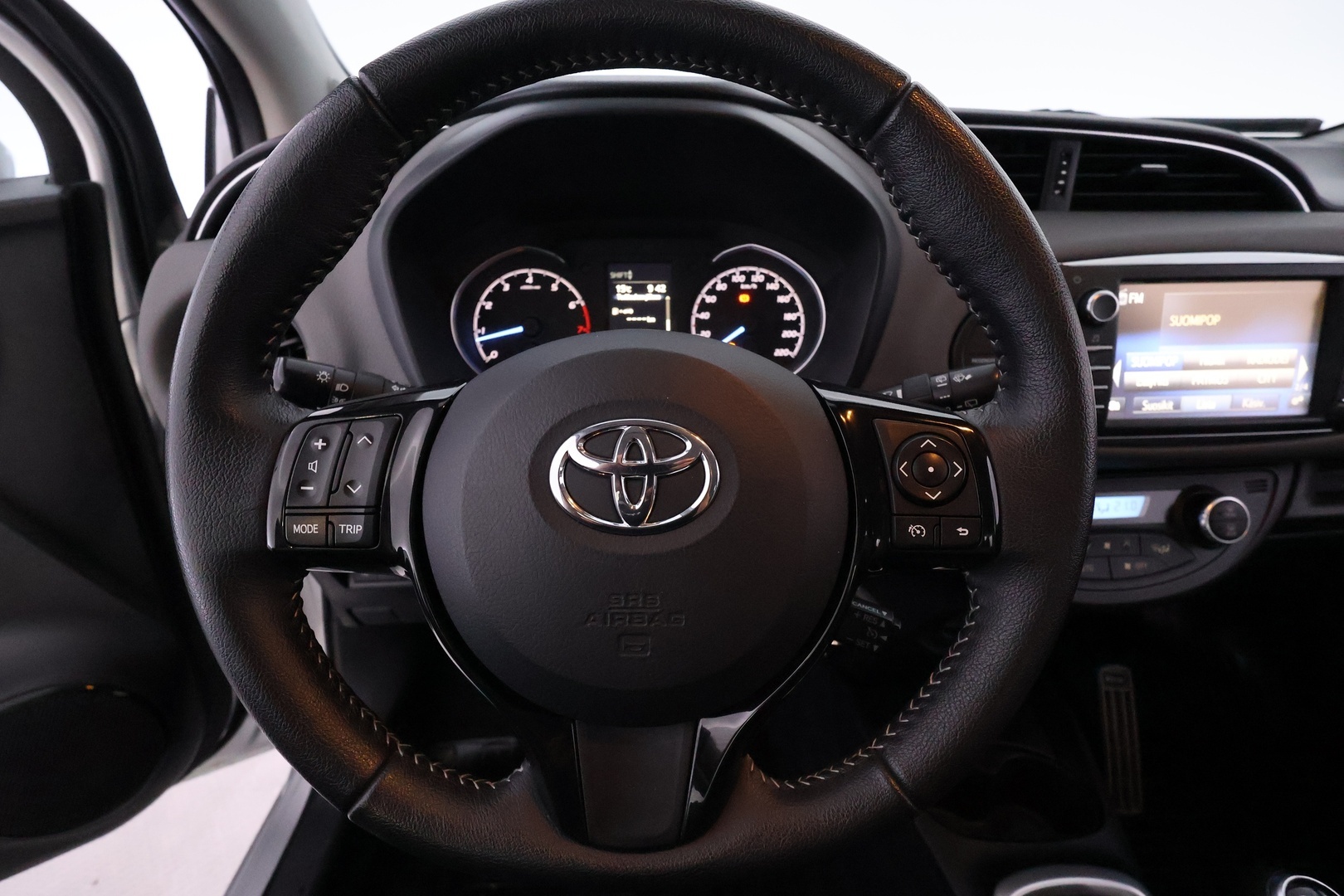 TOYOTA Yaris 27