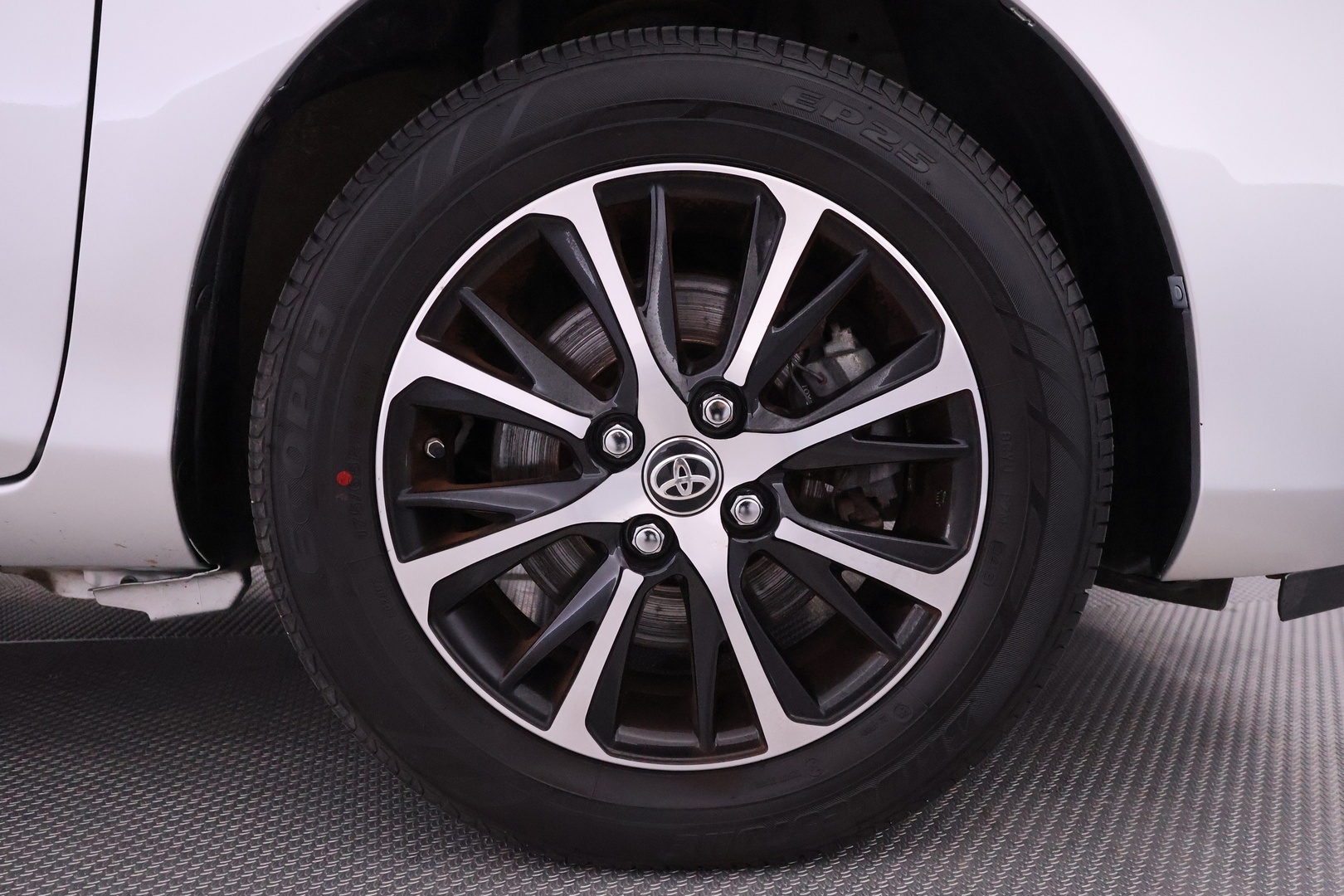 TOYOTA Yaris 39
