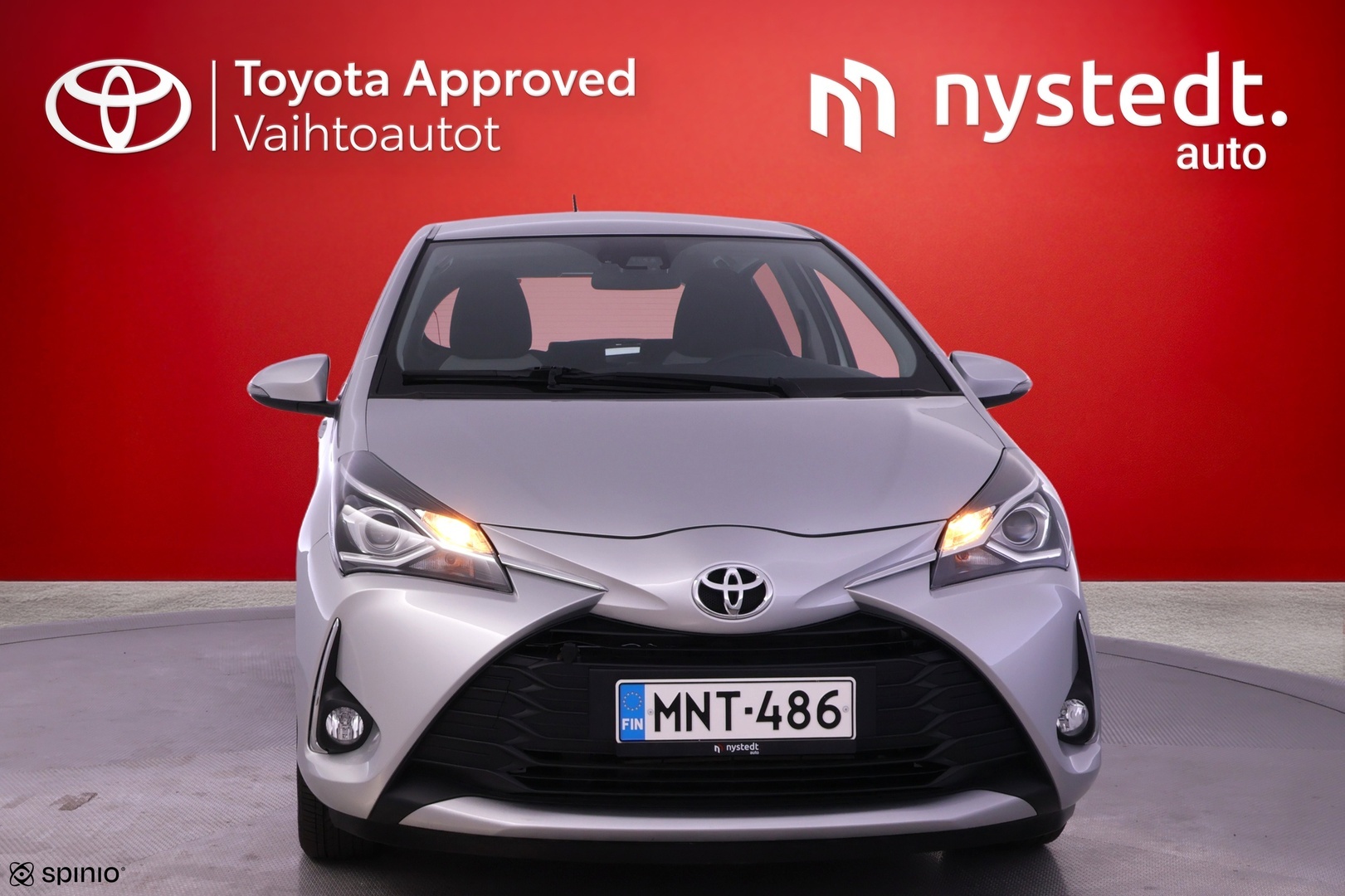 TOYOTA Yaris 8