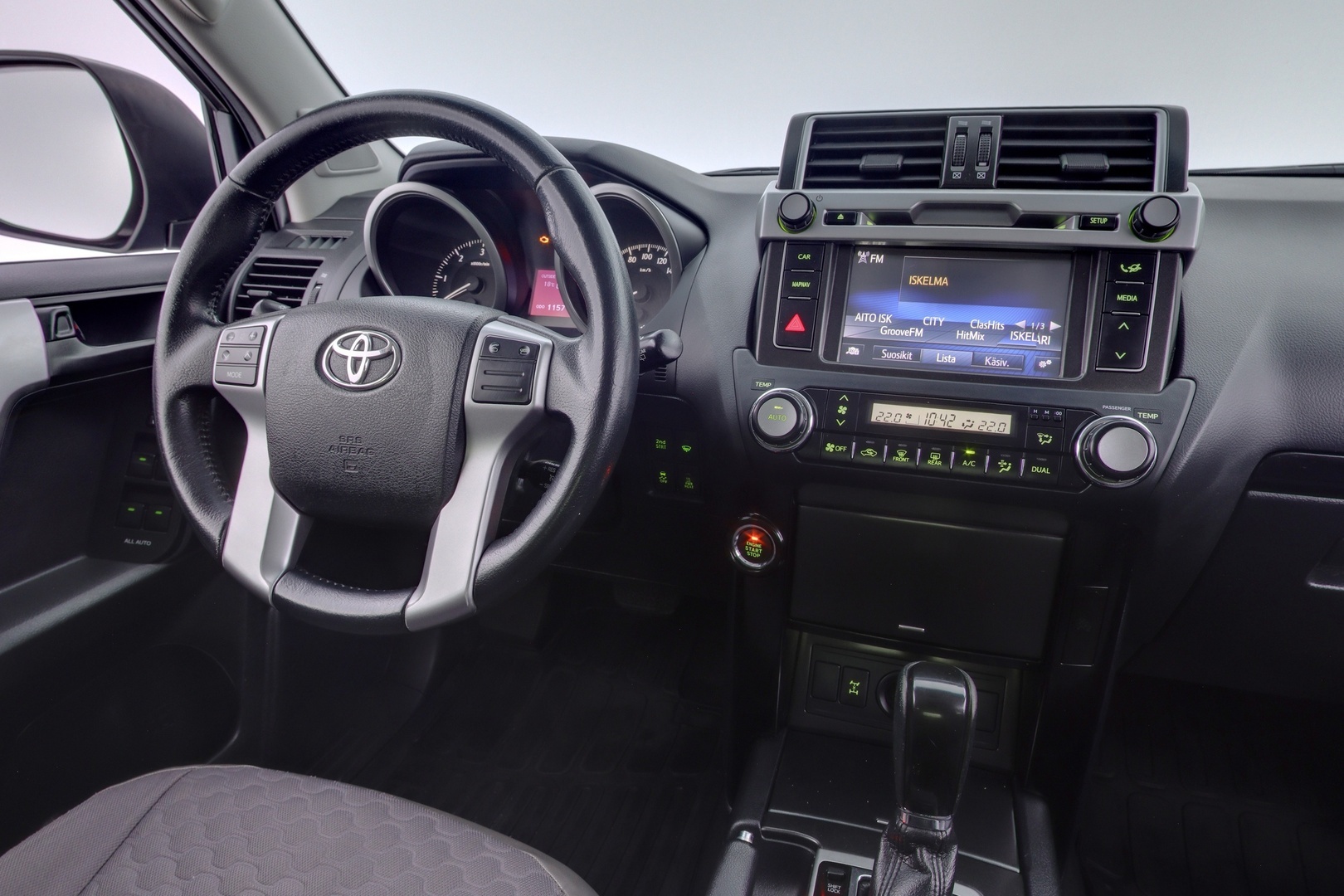 TOYOTA Land Cruiser 11