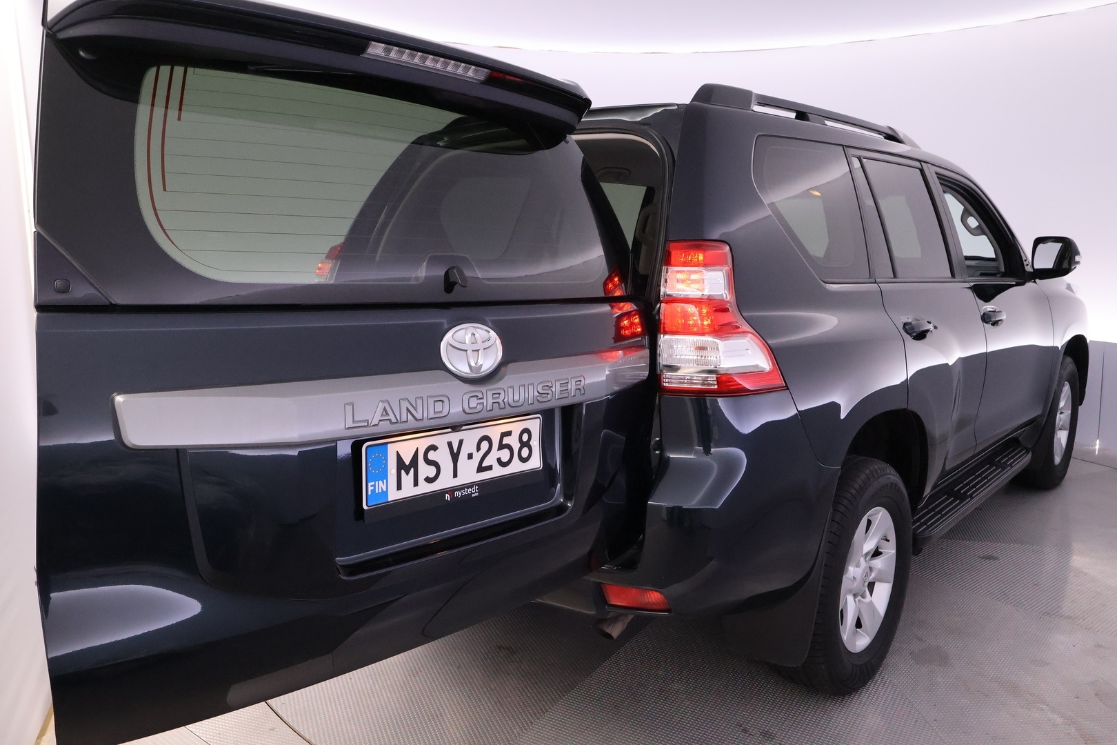 TOYOTA Land Cruiser 17
