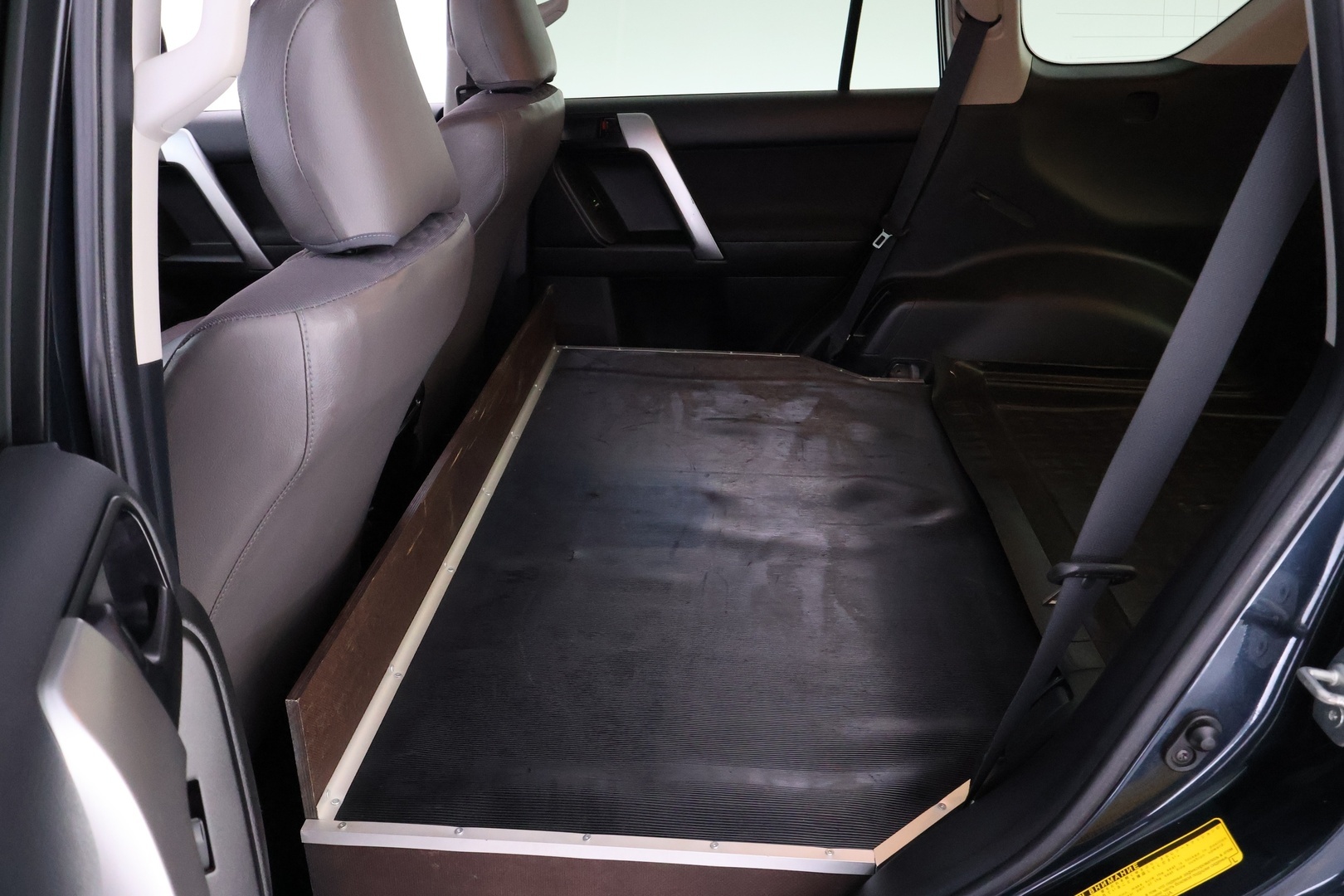 TOYOTA Land Cruiser 18