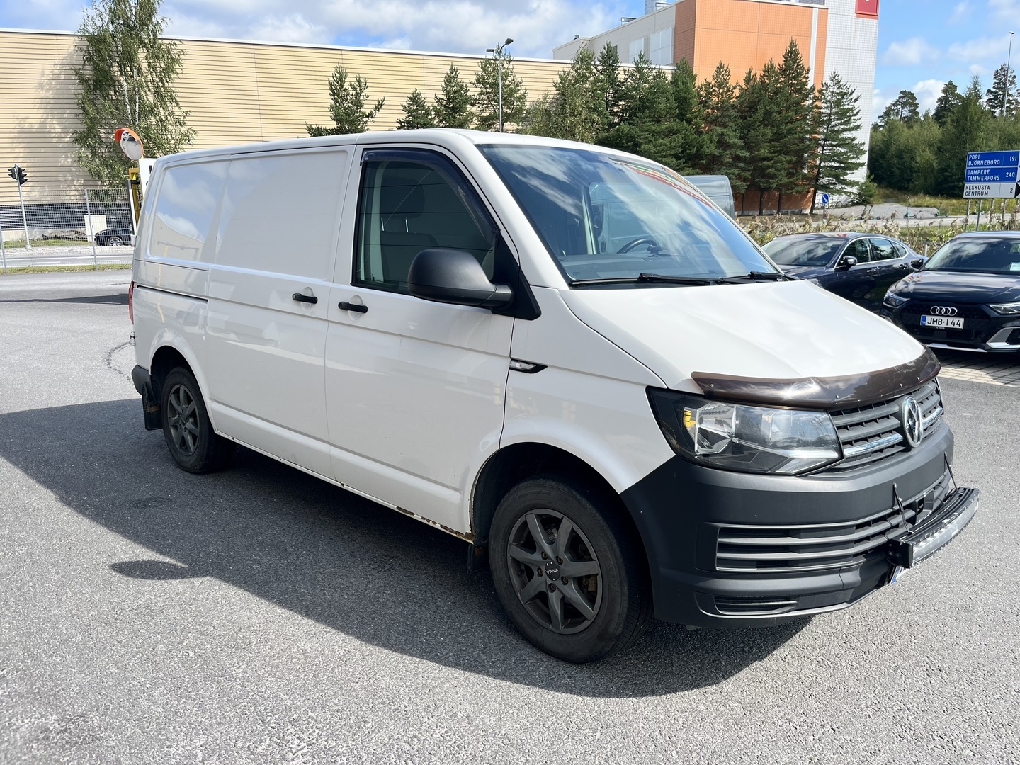 VOLKSWAGEN Transporter 4