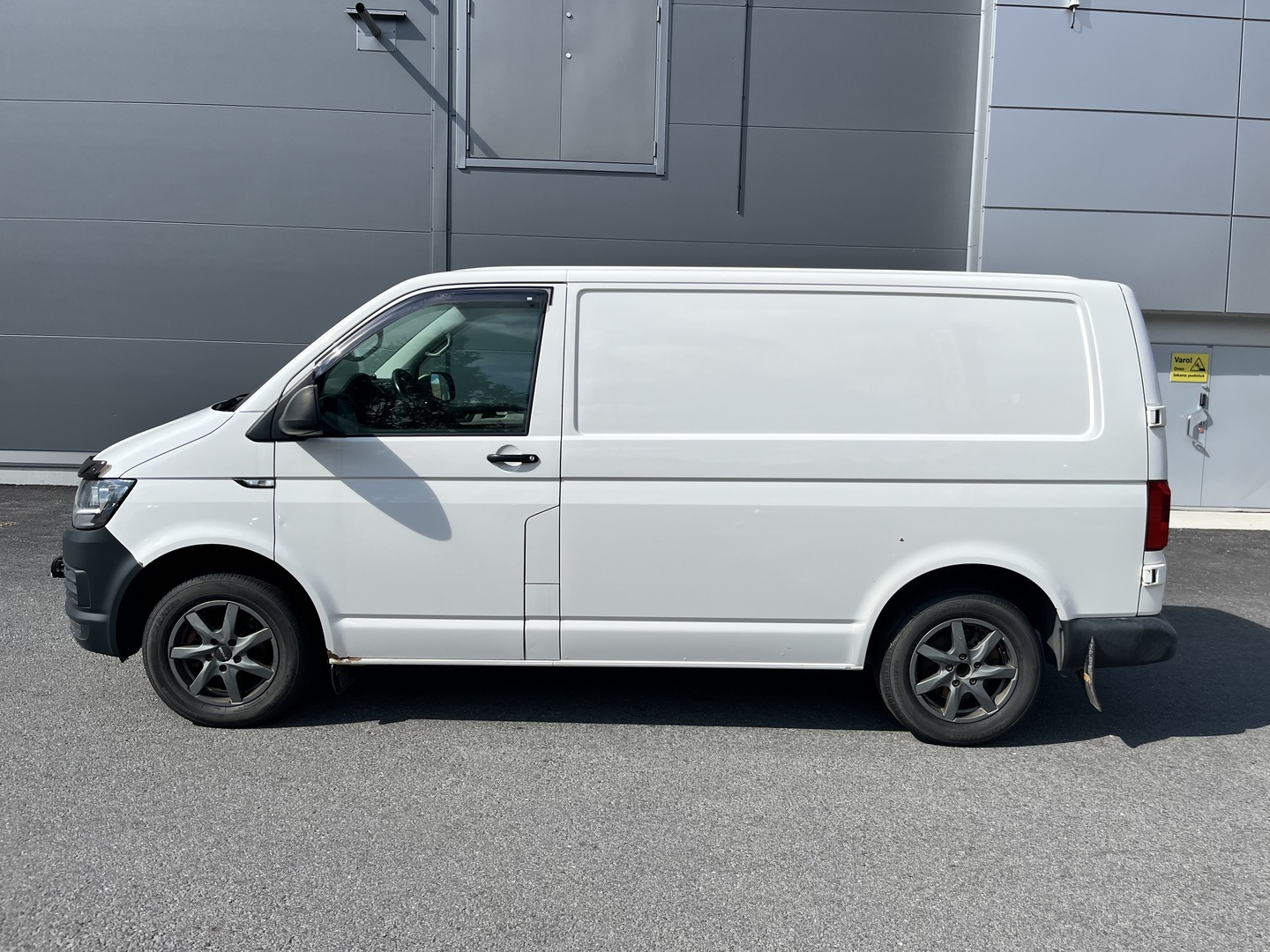 VOLKSWAGEN Transporter 8