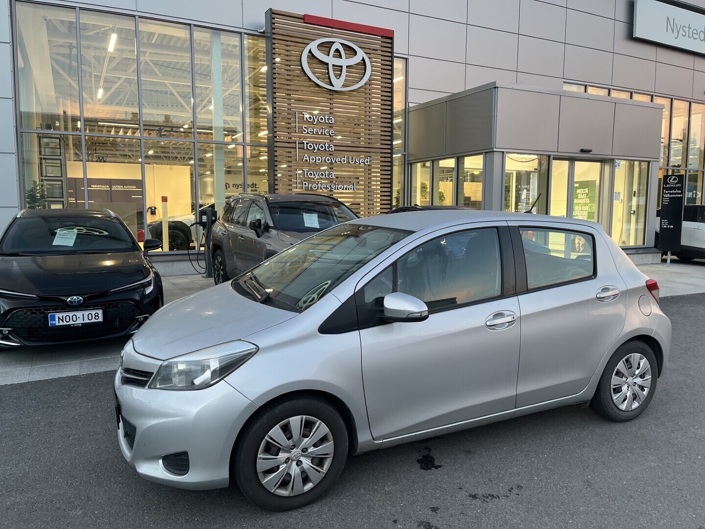 TOYOTA Yaris 1