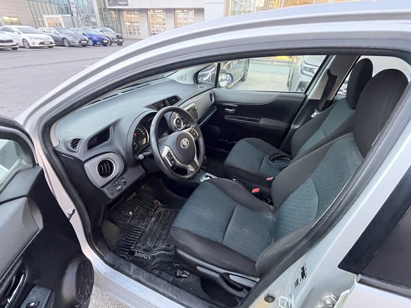 TOYOTA Yaris 3