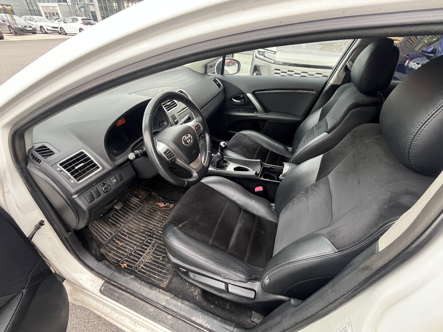 TOYOTA Avensis 3