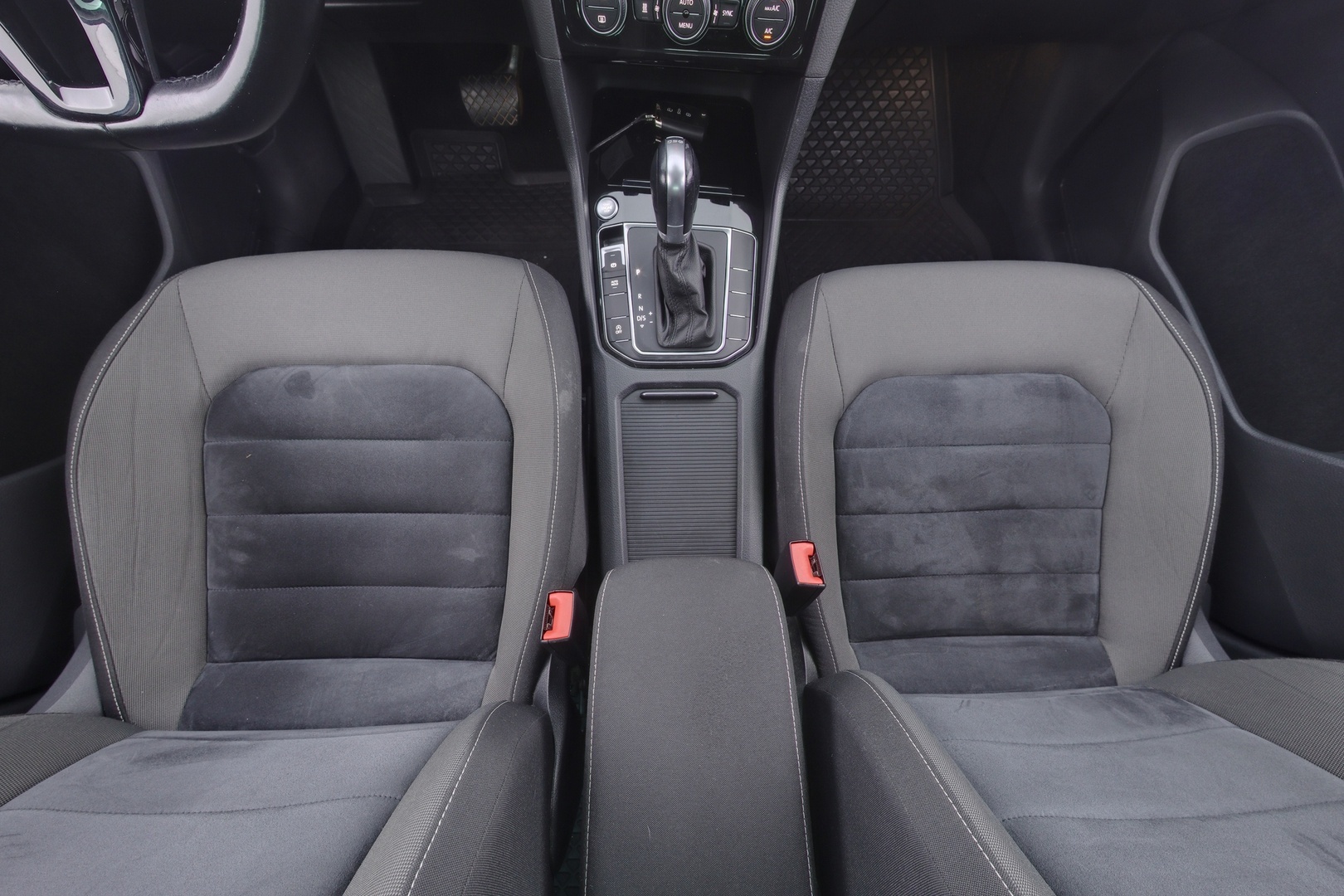 VOLKSWAGEN Golf Sportsvan 12