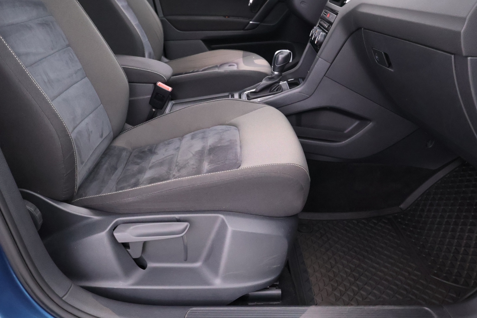 VOLKSWAGEN Golf Sportsvan 19