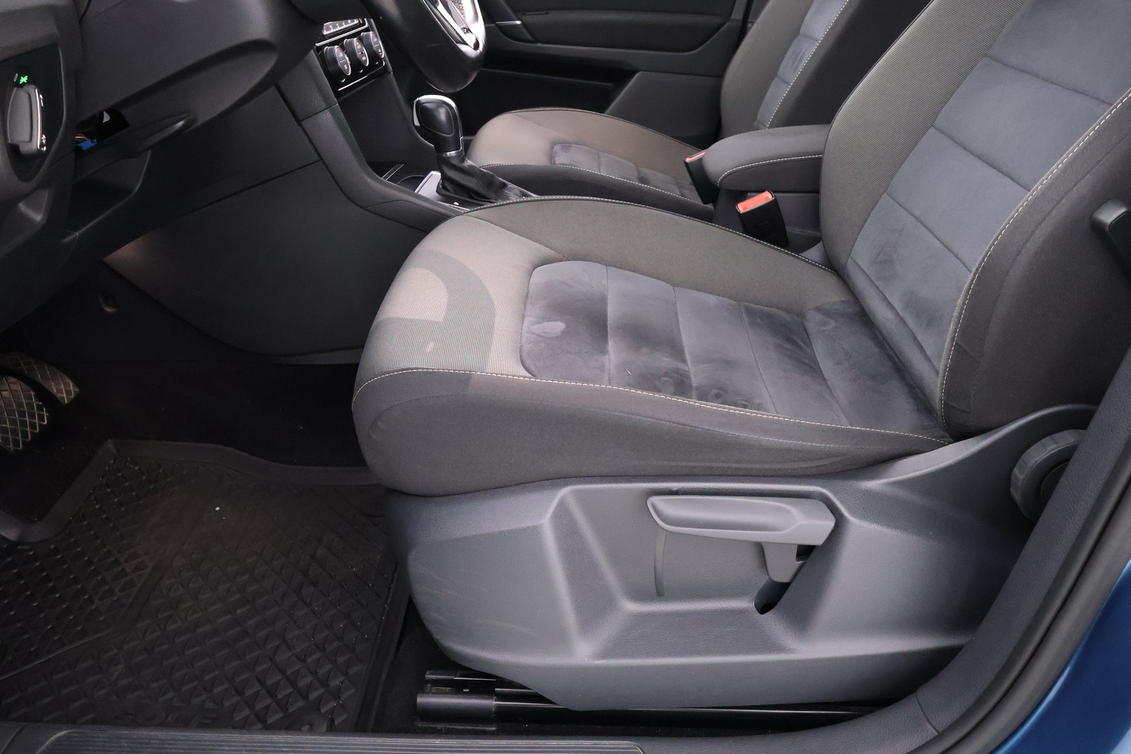 VOLKSWAGEN Golf Sportsvan 23