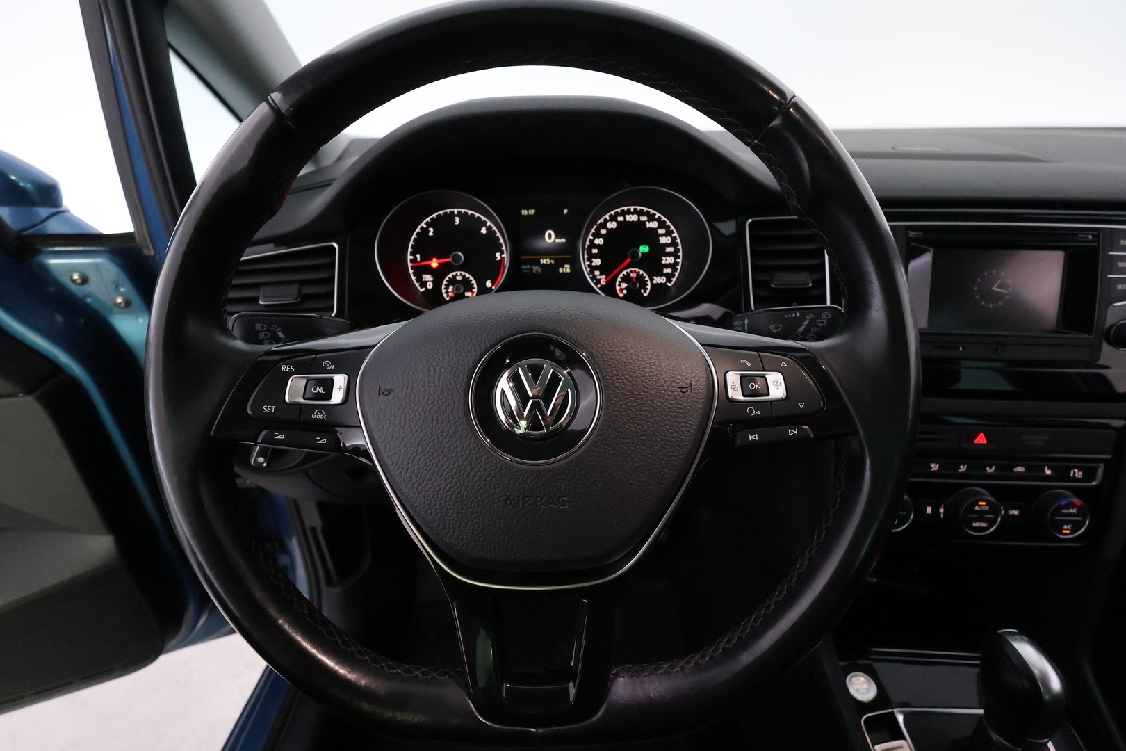 VOLKSWAGEN Golf Sportsvan 26