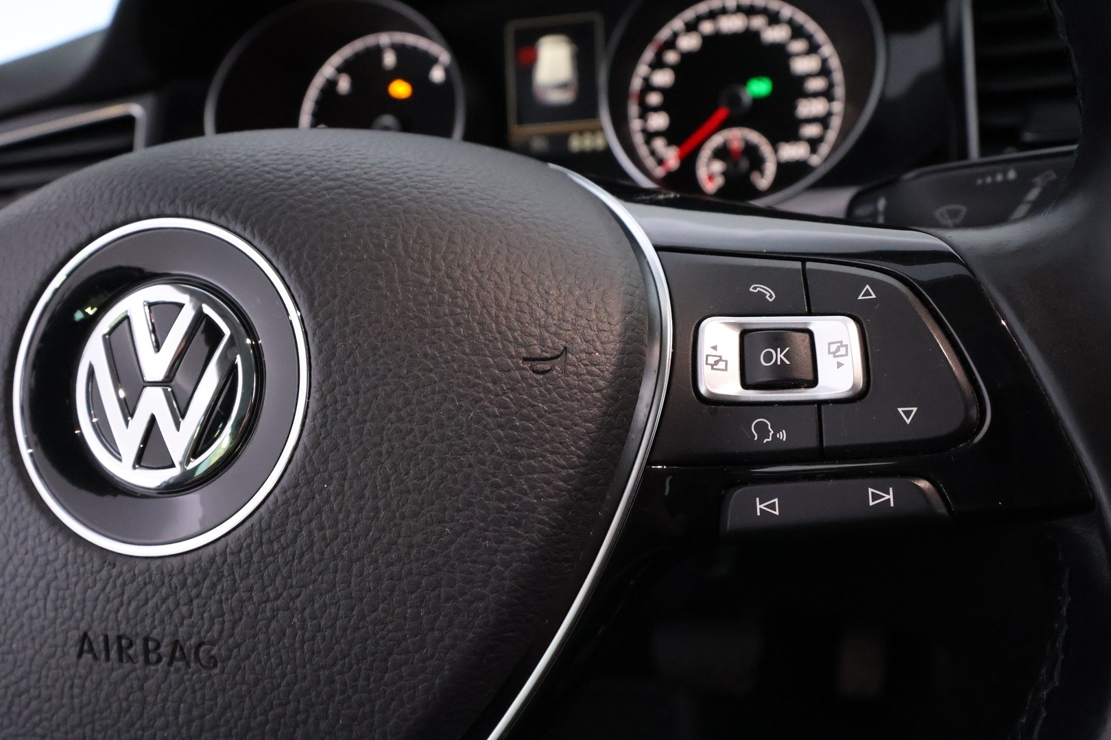 VOLKSWAGEN Golf Sportsvan 29