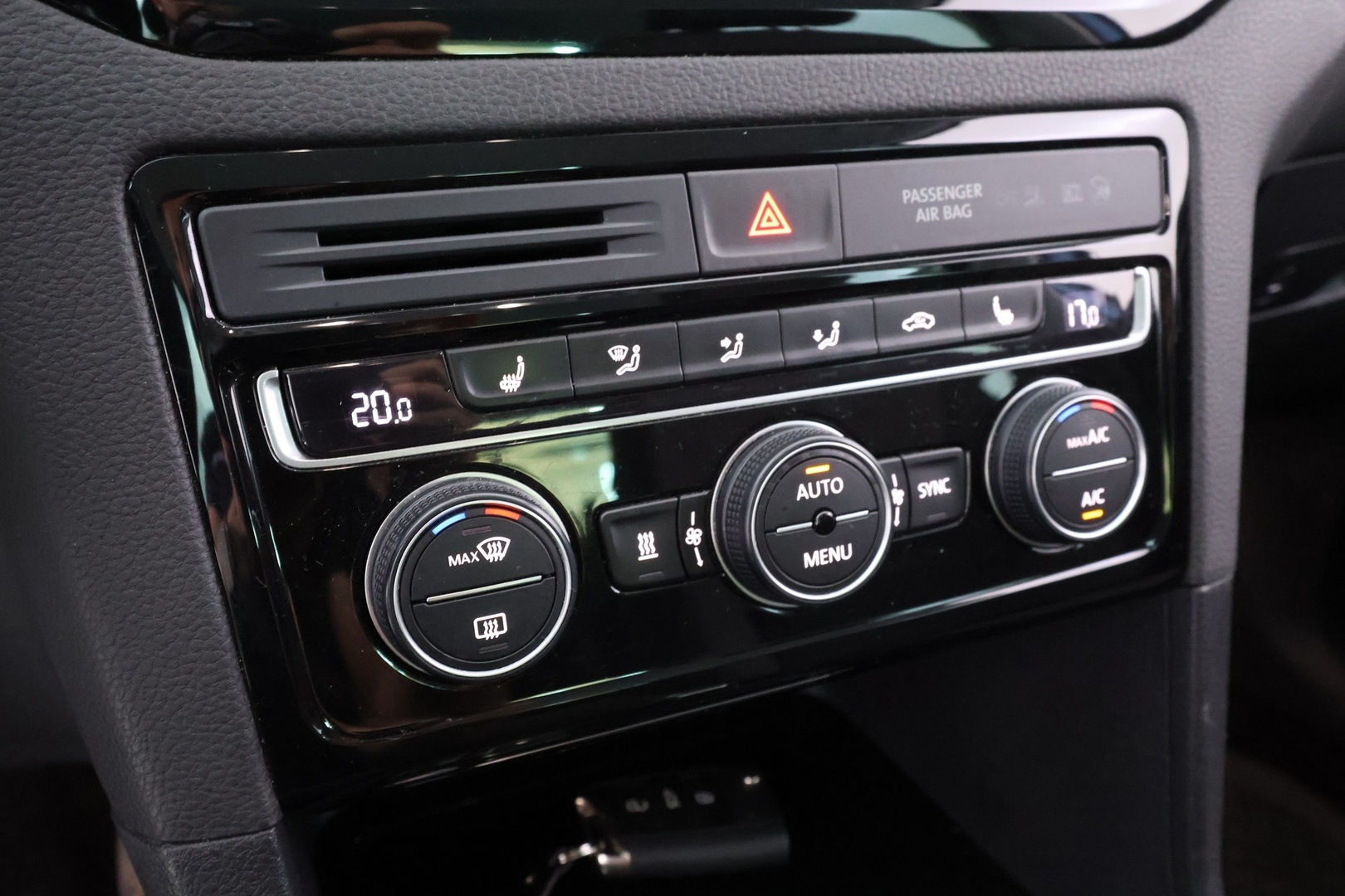 VOLKSWAGEN Golf Sportsvan 33