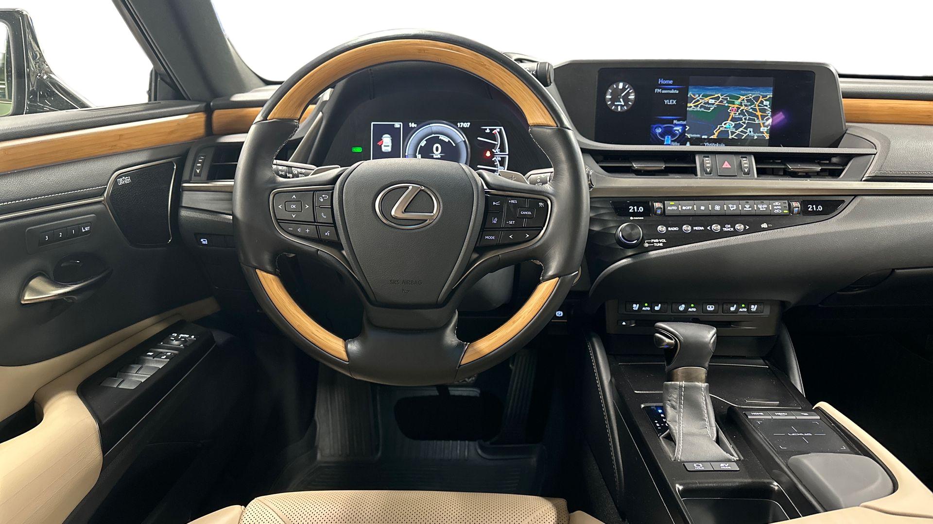 Lexus ES 2019