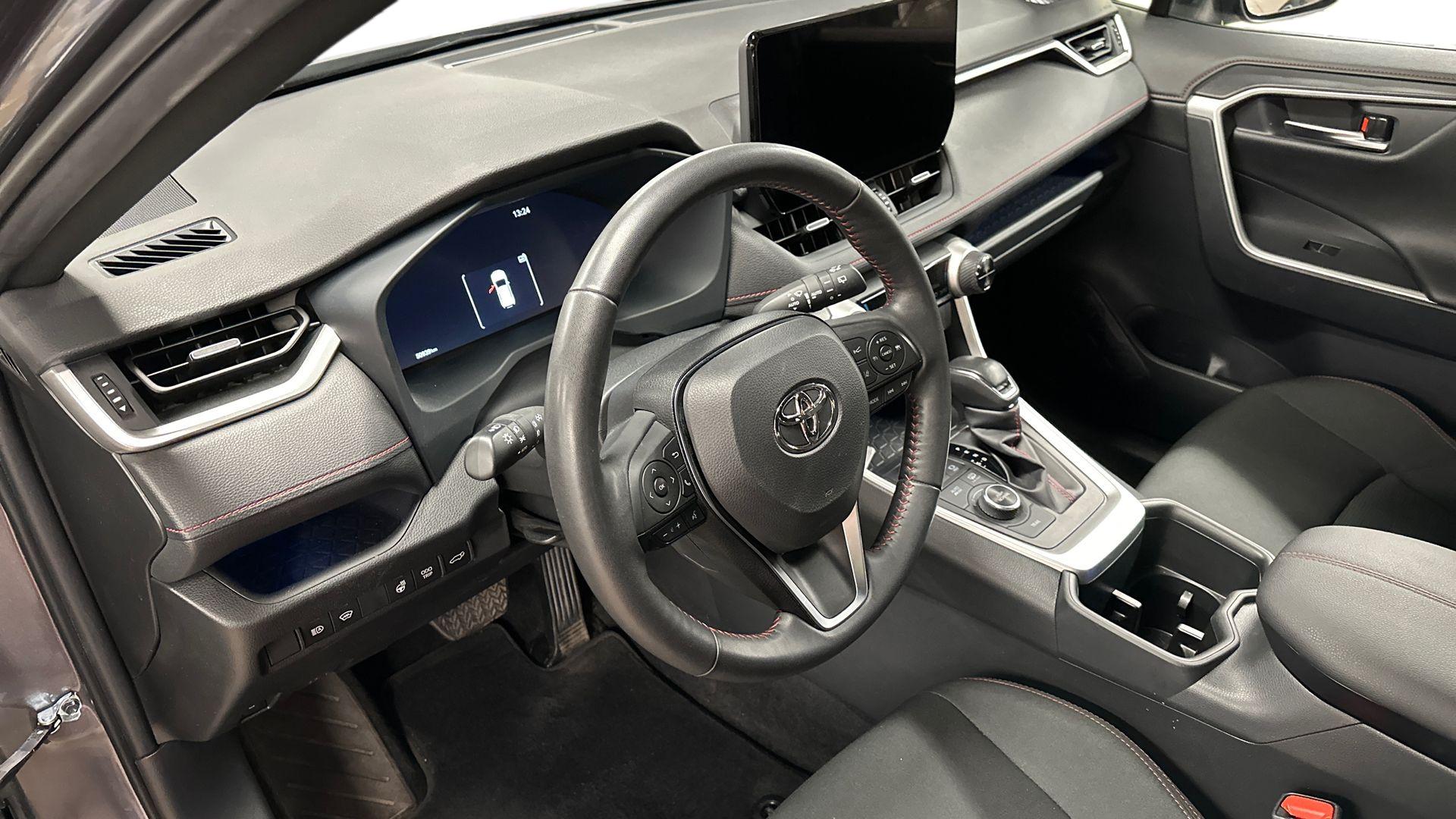 Toyota RAV4 Plug-in 2024