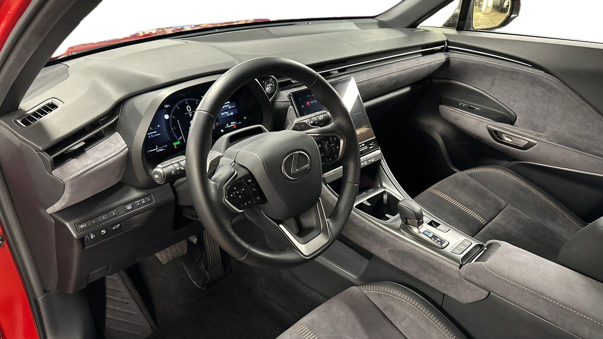 Lexus LBX 10