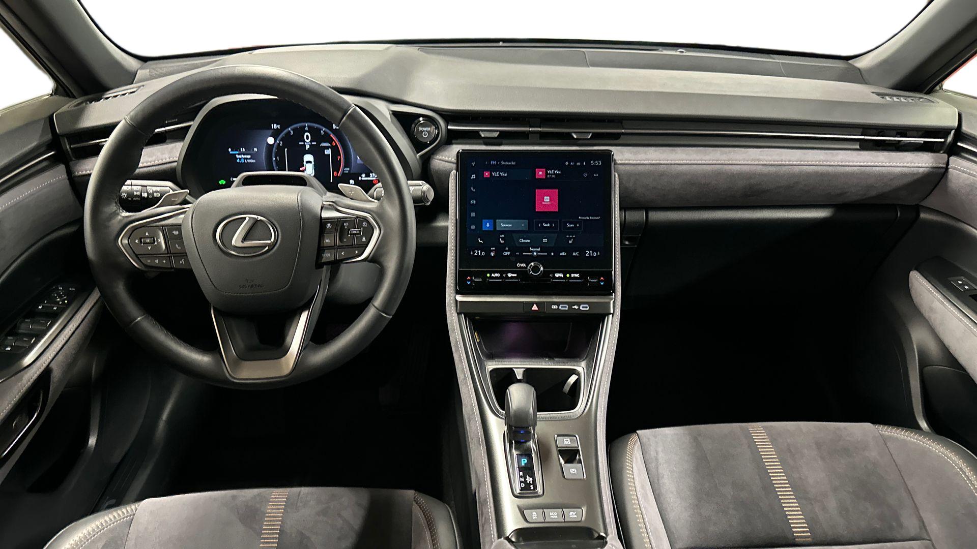 Lexus LBX 12
