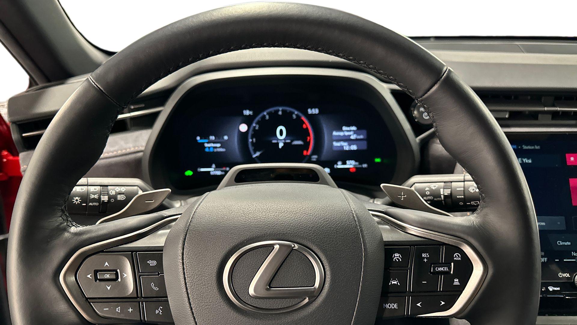 Lexus LBX 14