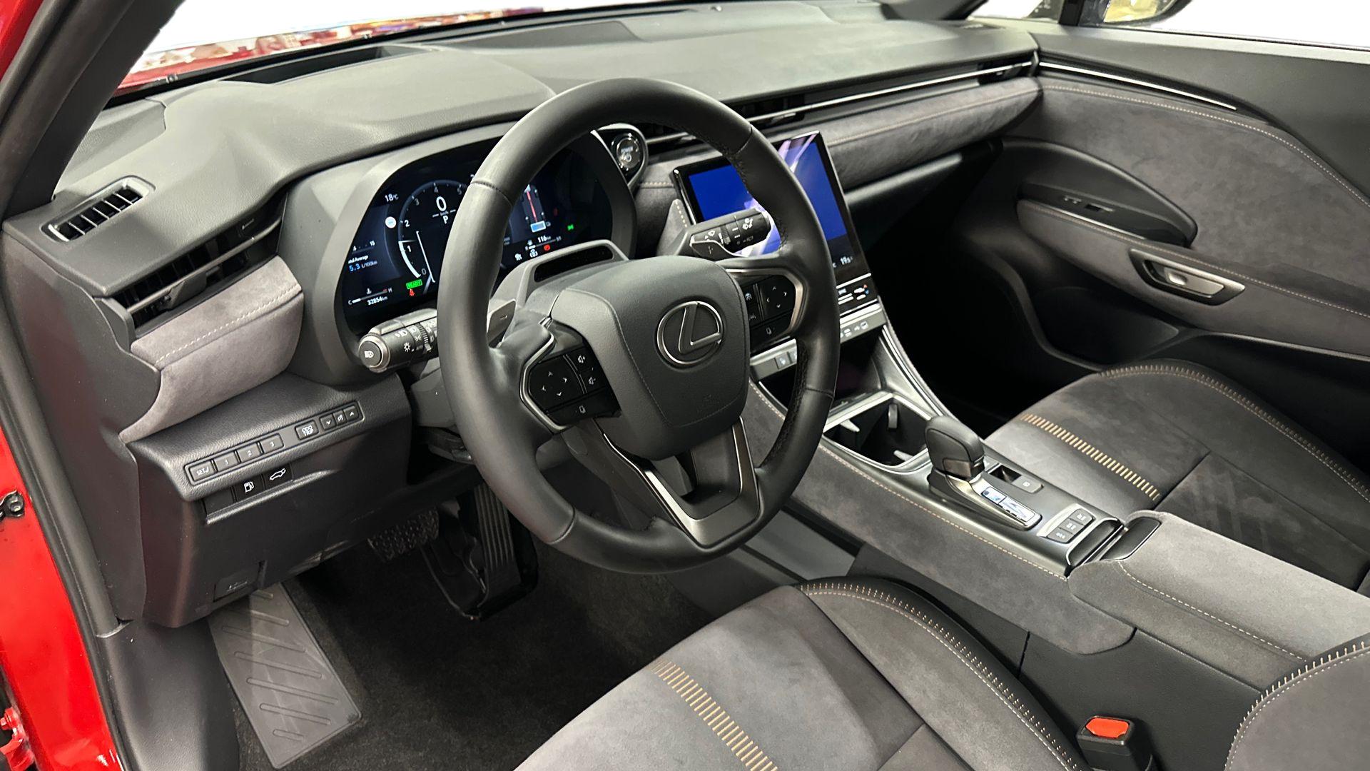 Lexus LBX 10
