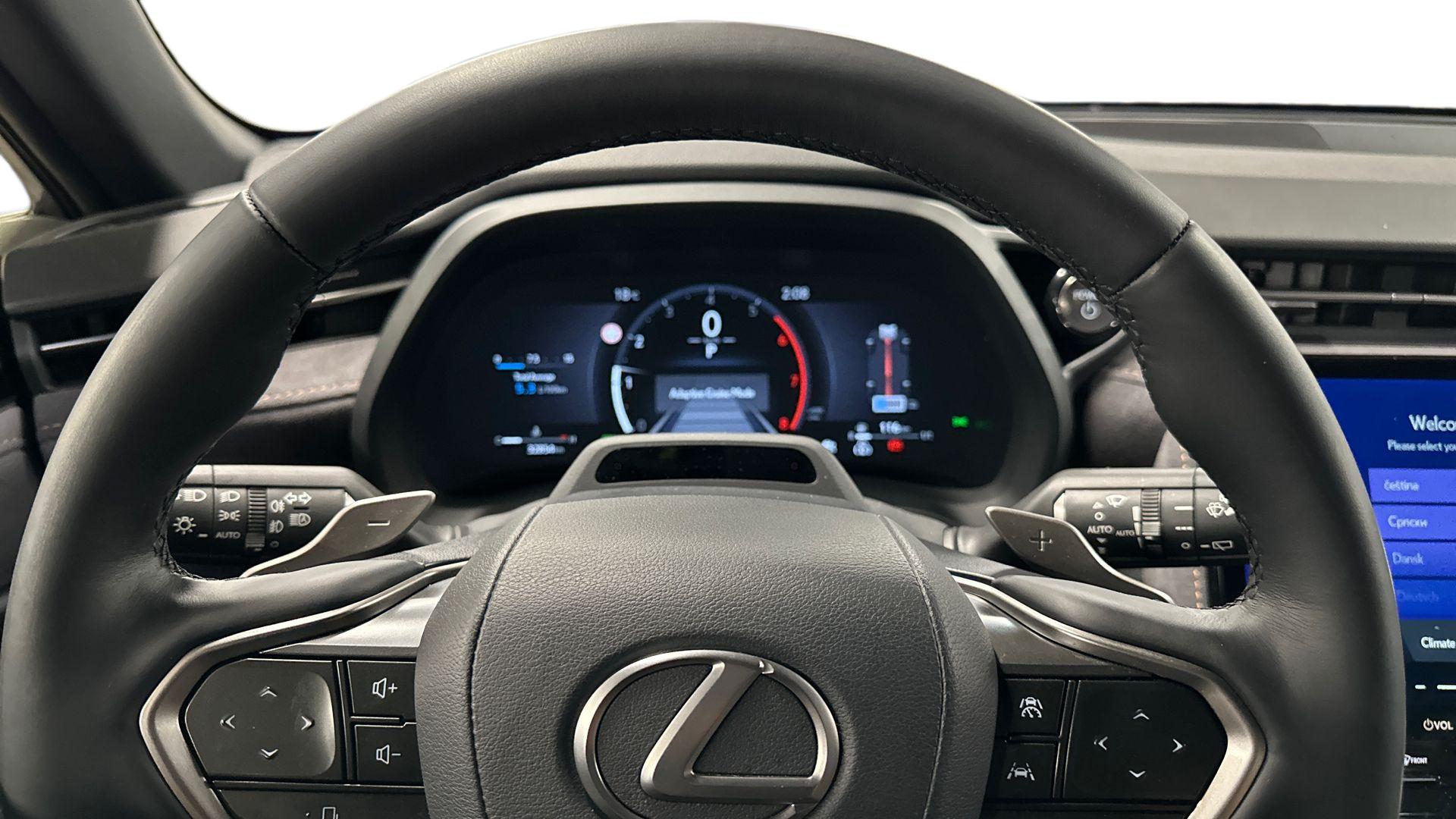 Lexus LBX 14