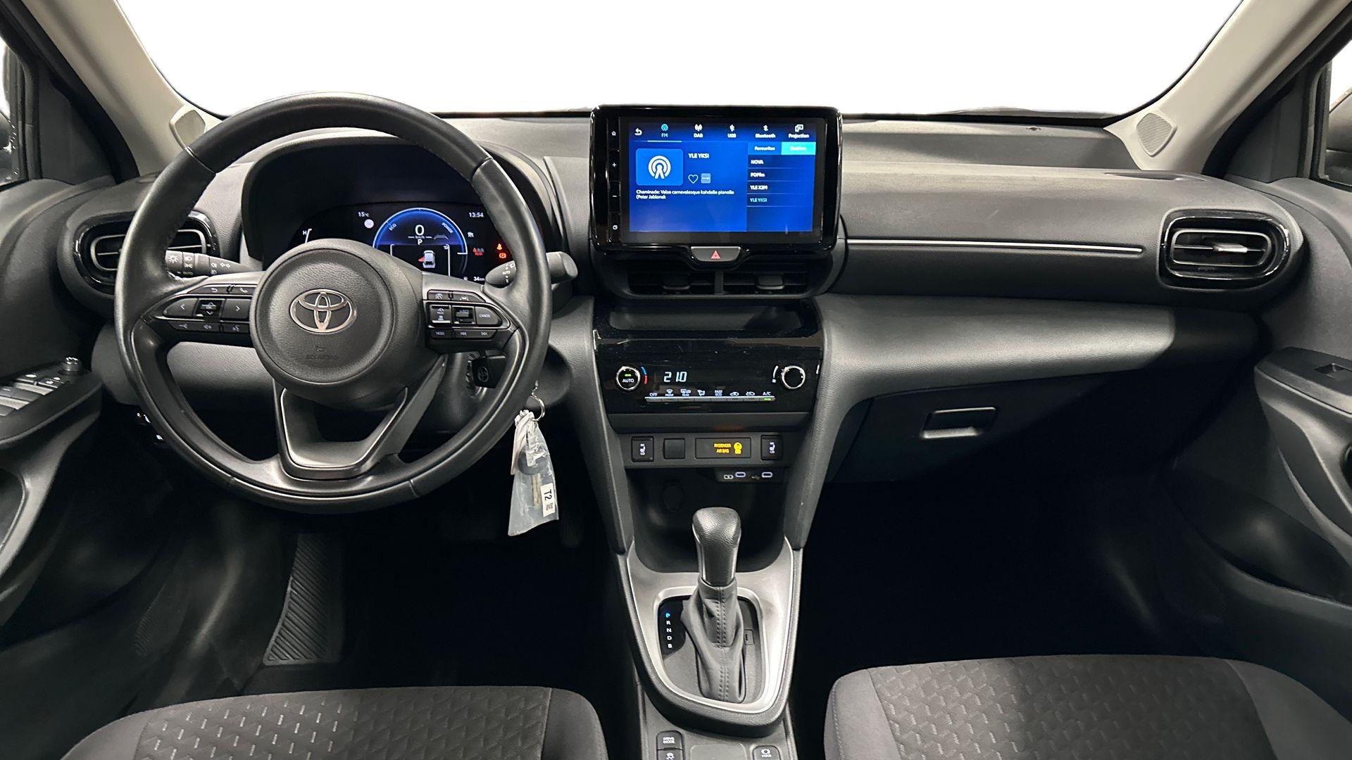 Toyota Yaris Cross 12