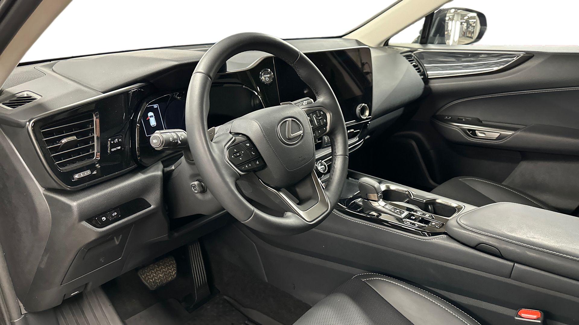 Lexus NX 2025