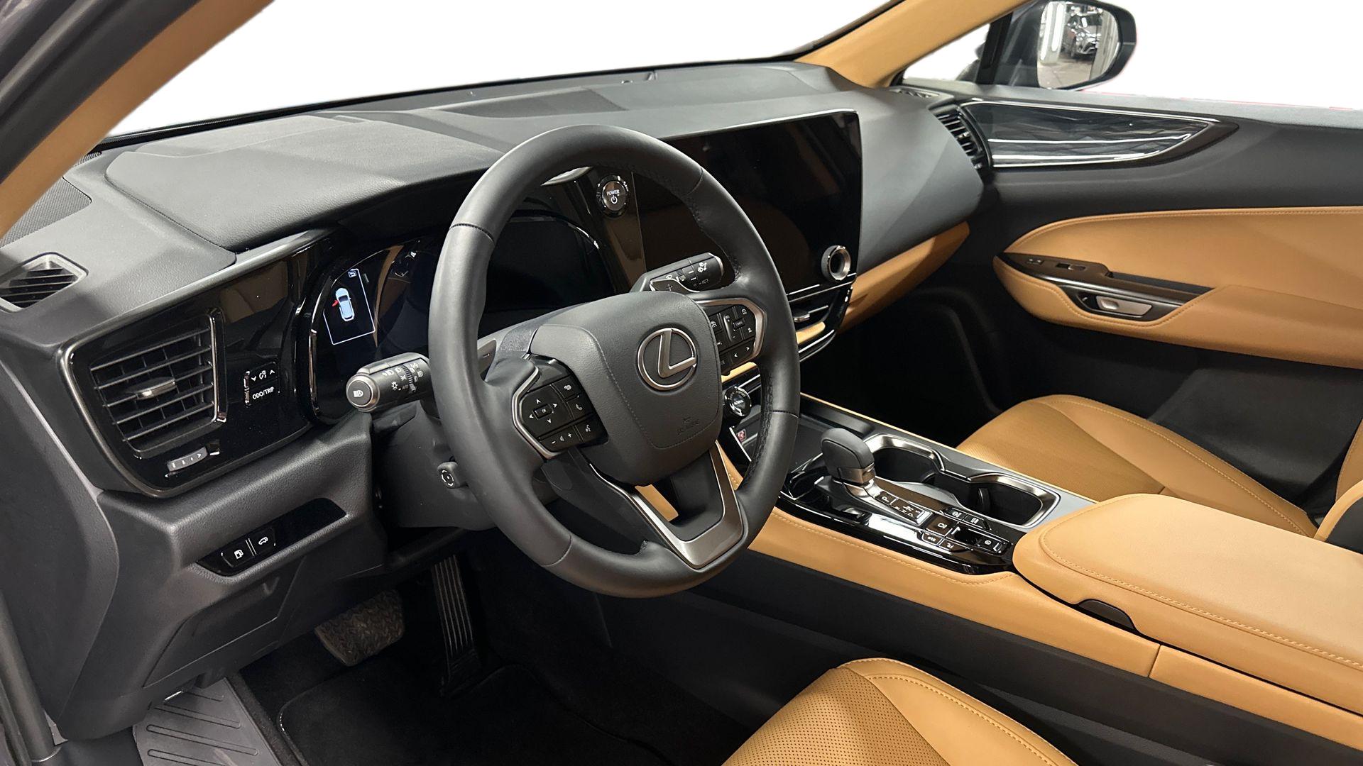 Lexus NX 2025