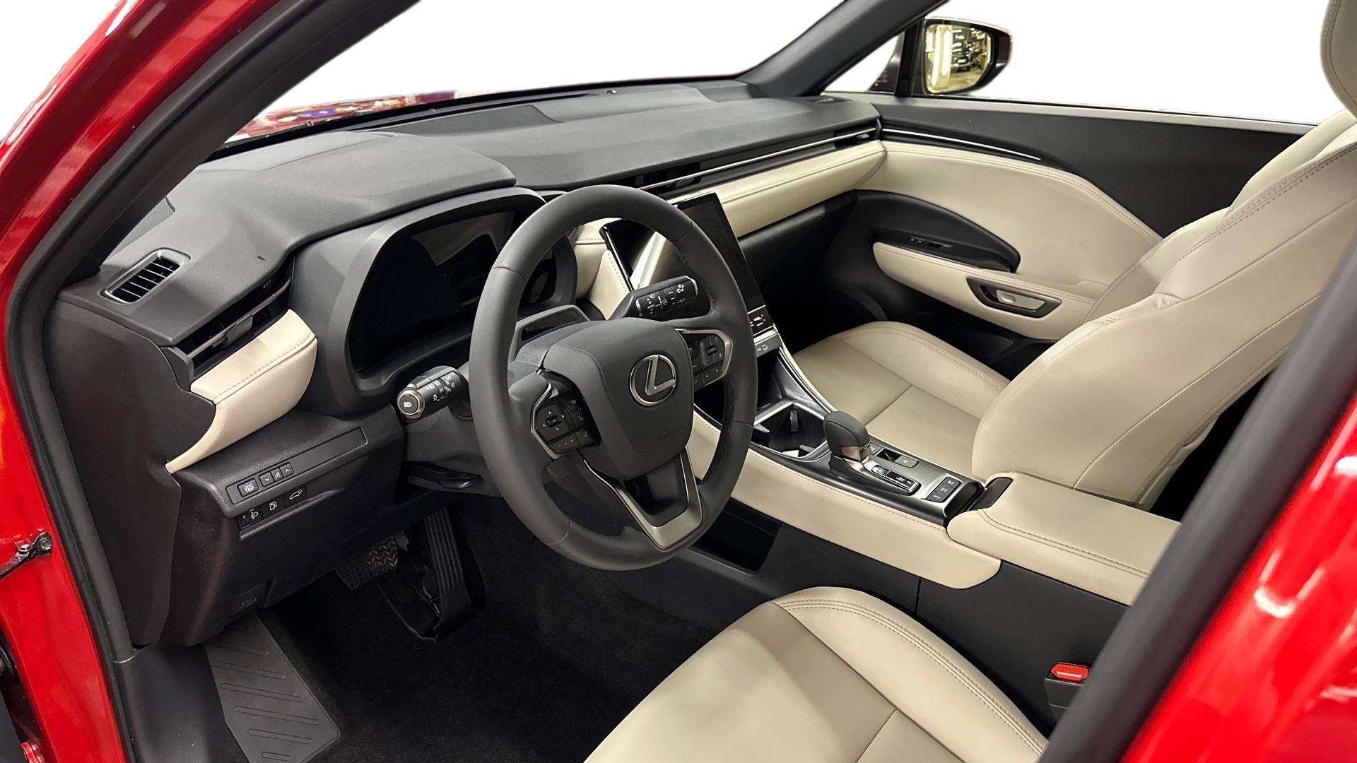 Lexus LBX 10