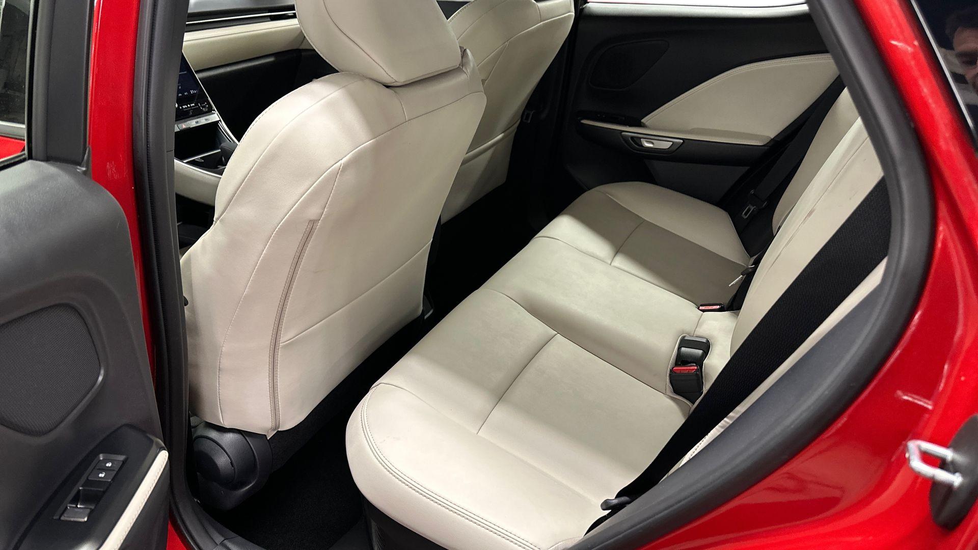 Lexus LBX 11