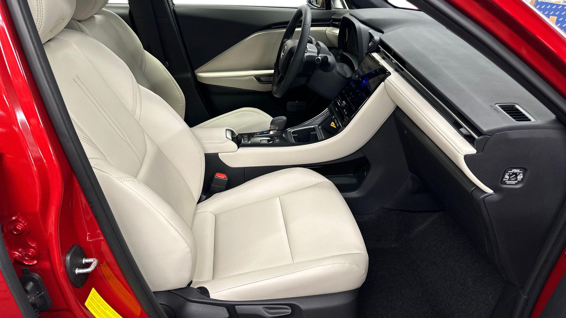 Lexus LBX 19