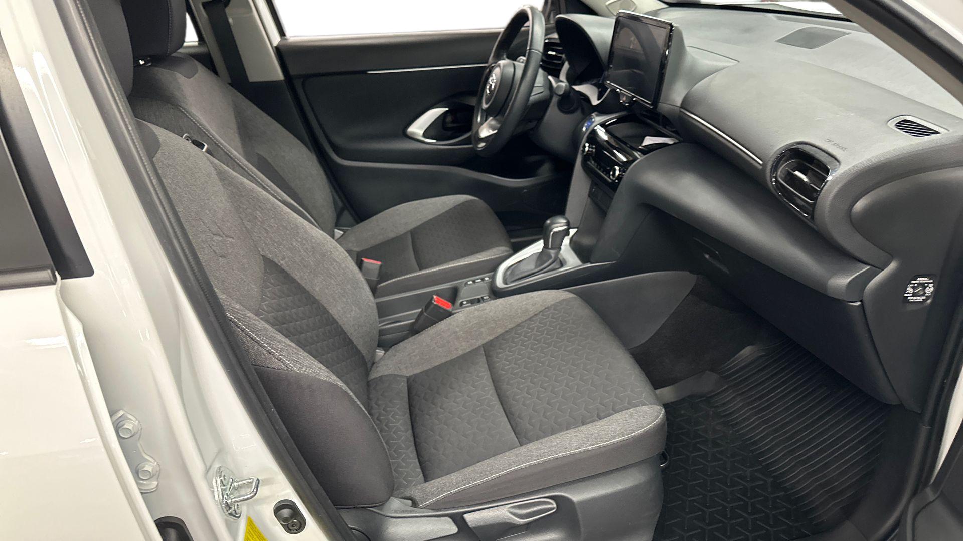 TOYOTA Yaris Cross 2024