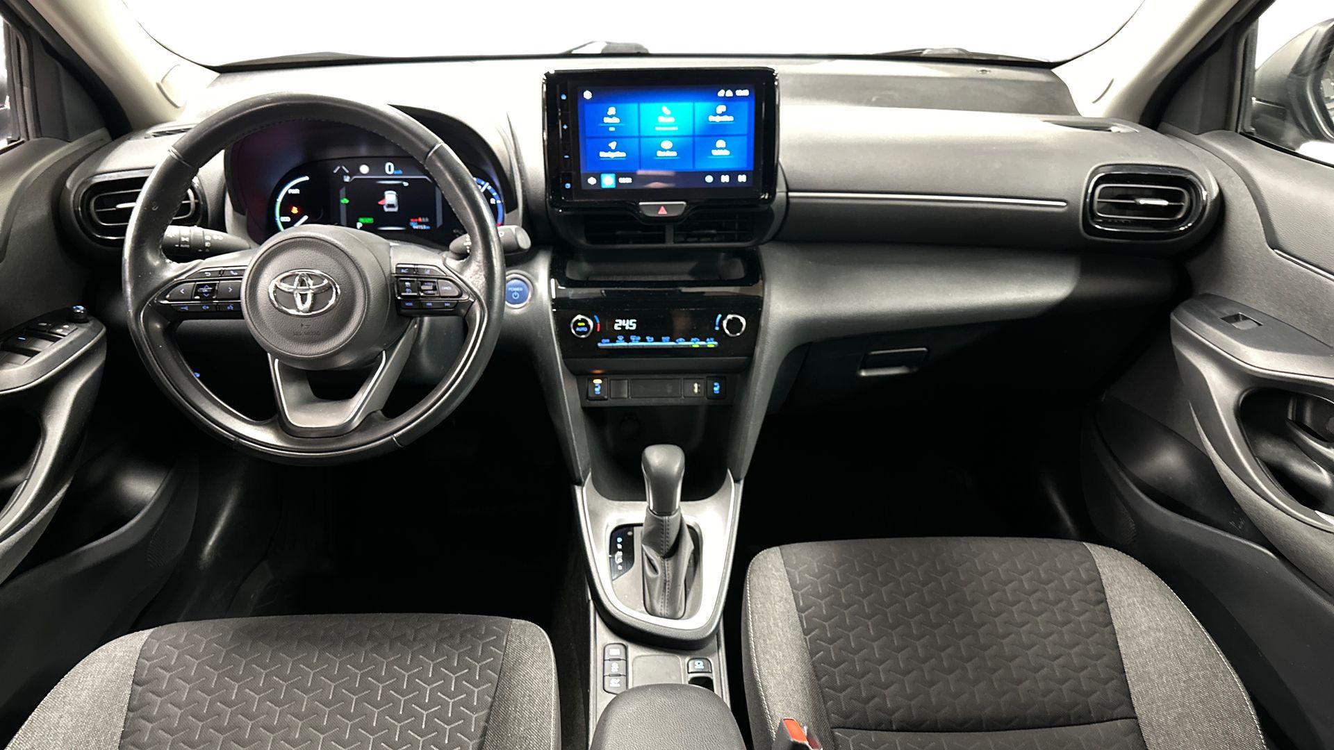 Toyota Yaris Cross 12