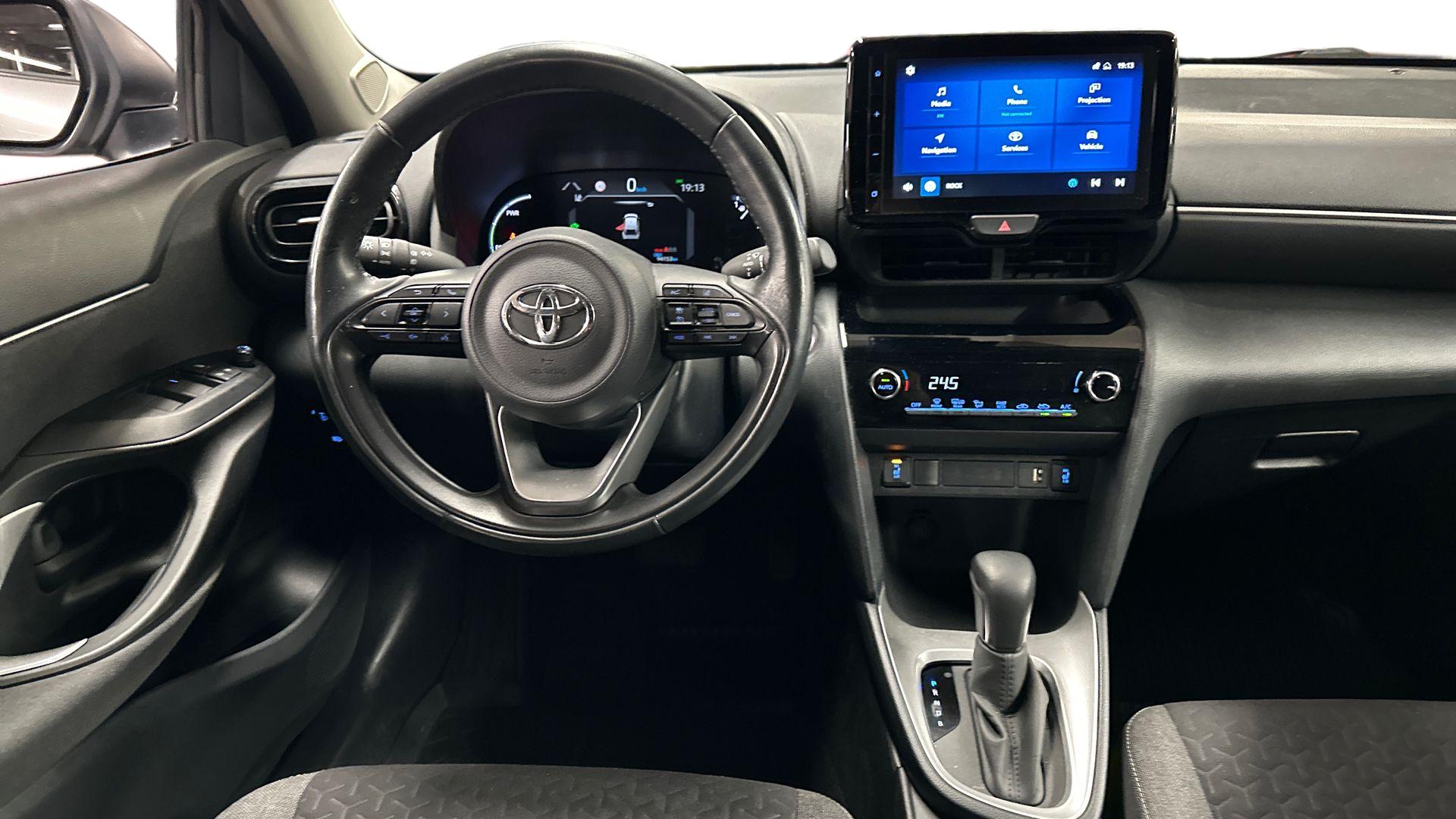 Toyota Yaris Cross 13