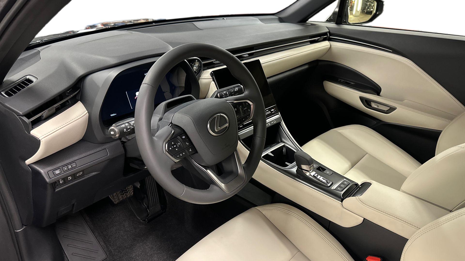 Lexus LBX 2025